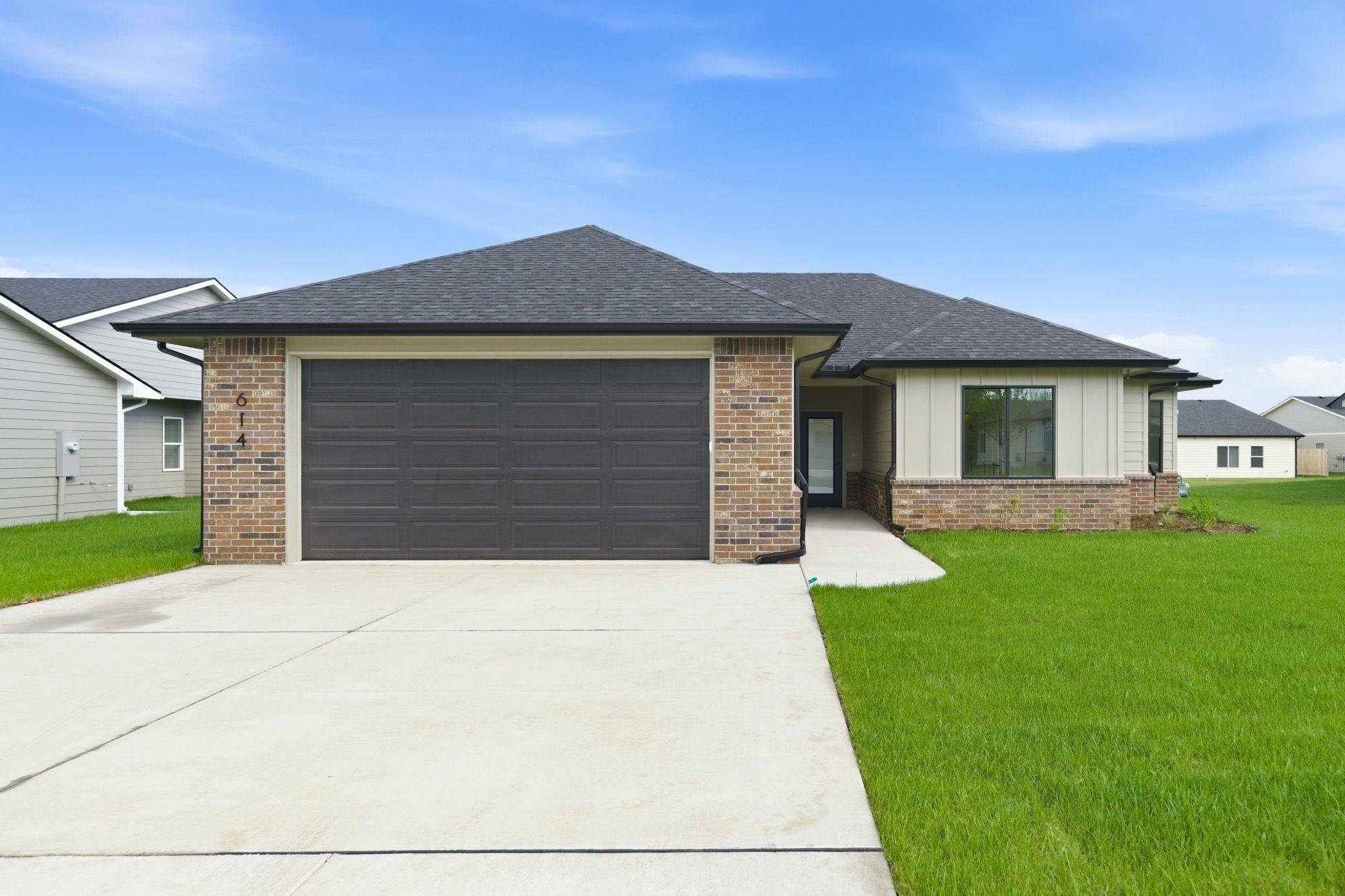 614 E Elmwood St, Park City, KS 67147-1124