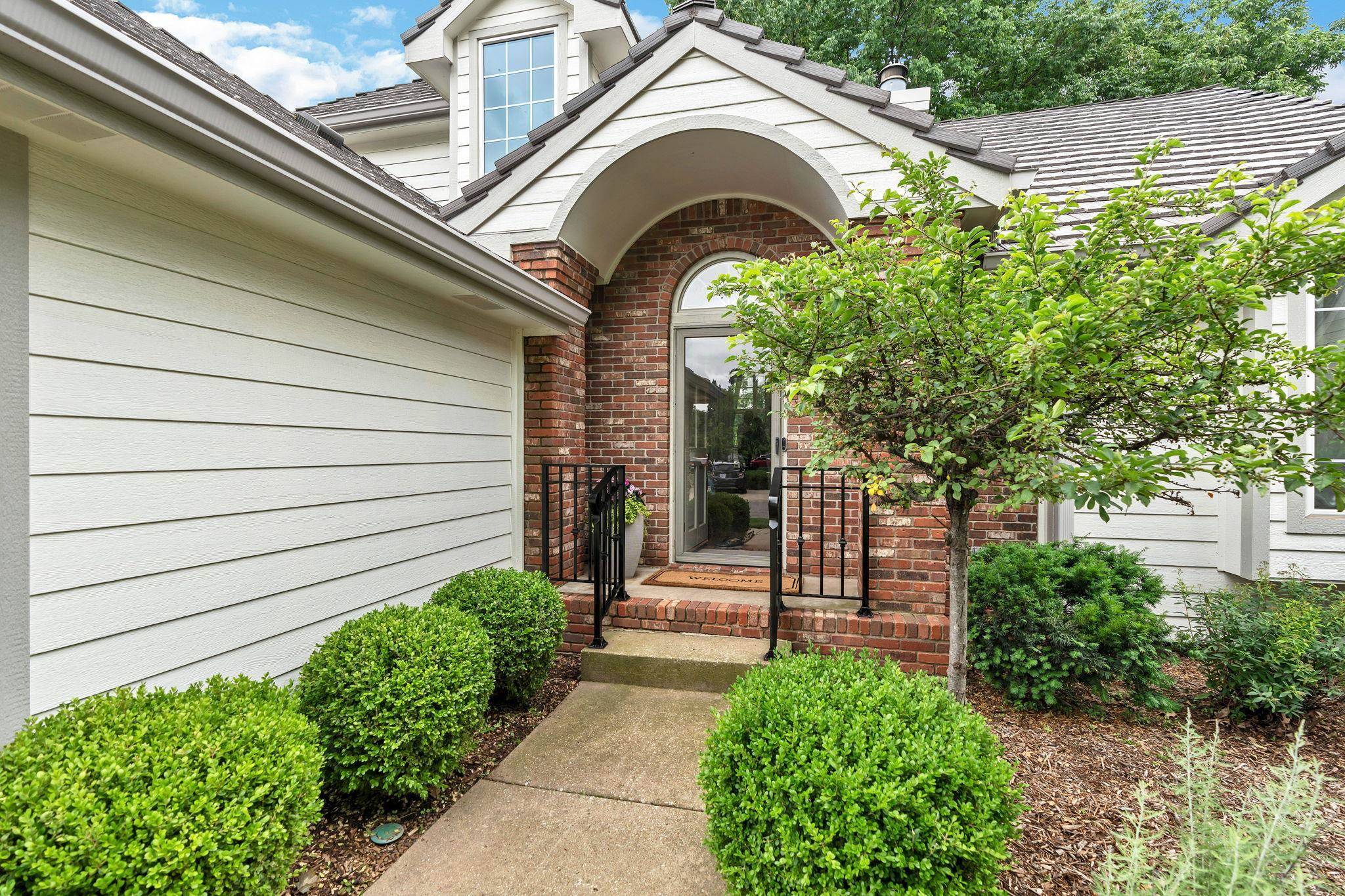 8909 E Bradford Circle, Wichita, KS 67206