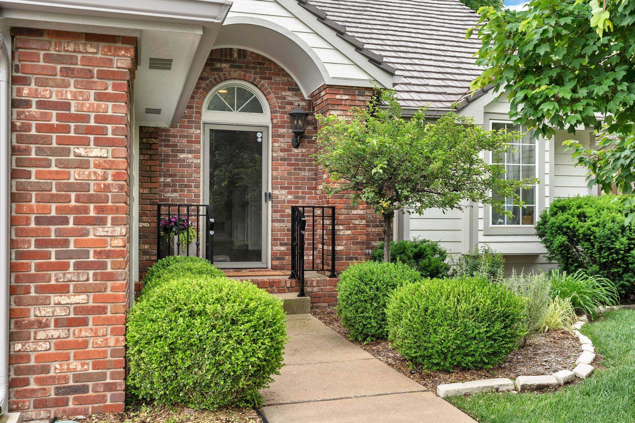 8909 E Bradford Circle, Wichita, KS 67206