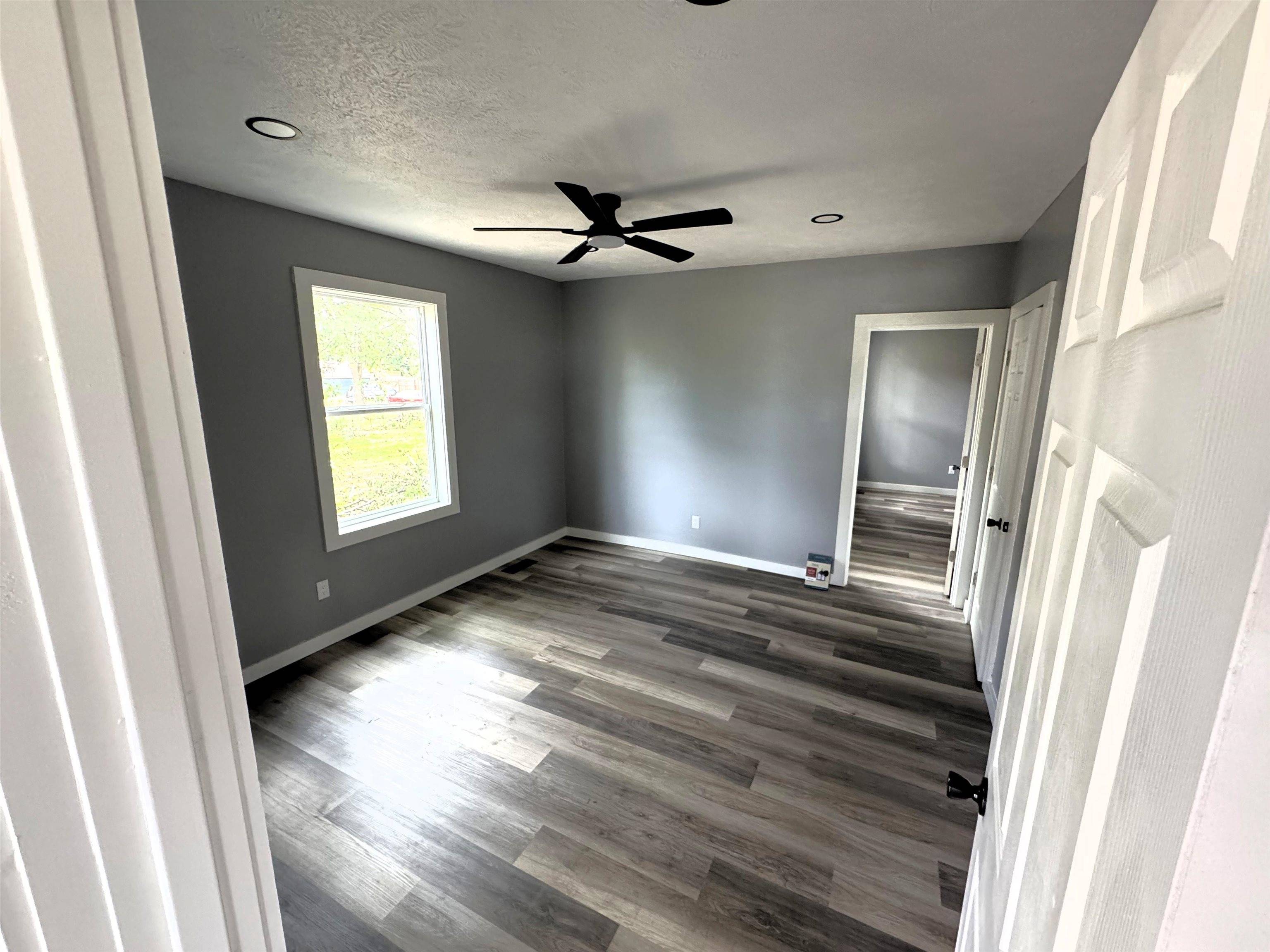 102 & 102 1/2 N West Pl, Salina, KS 67401