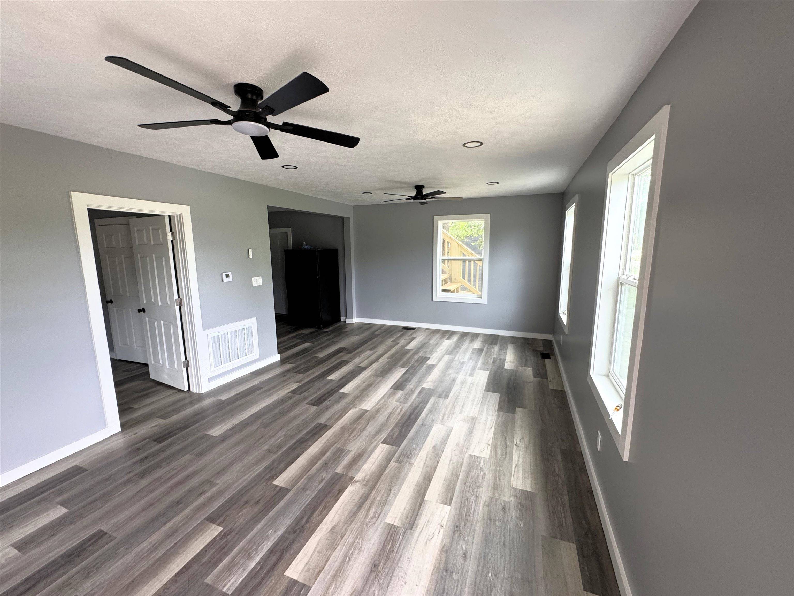 102 & 102 1/2 N West Pl, Salina, KS 67401