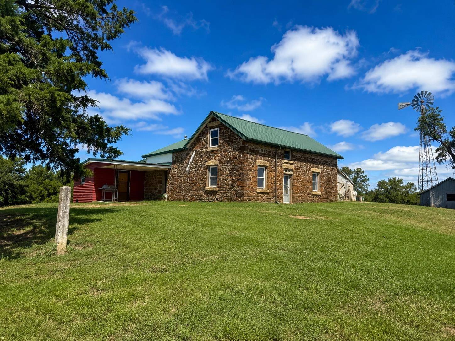 2978 E Deer Dr, Beverly, KS 67423