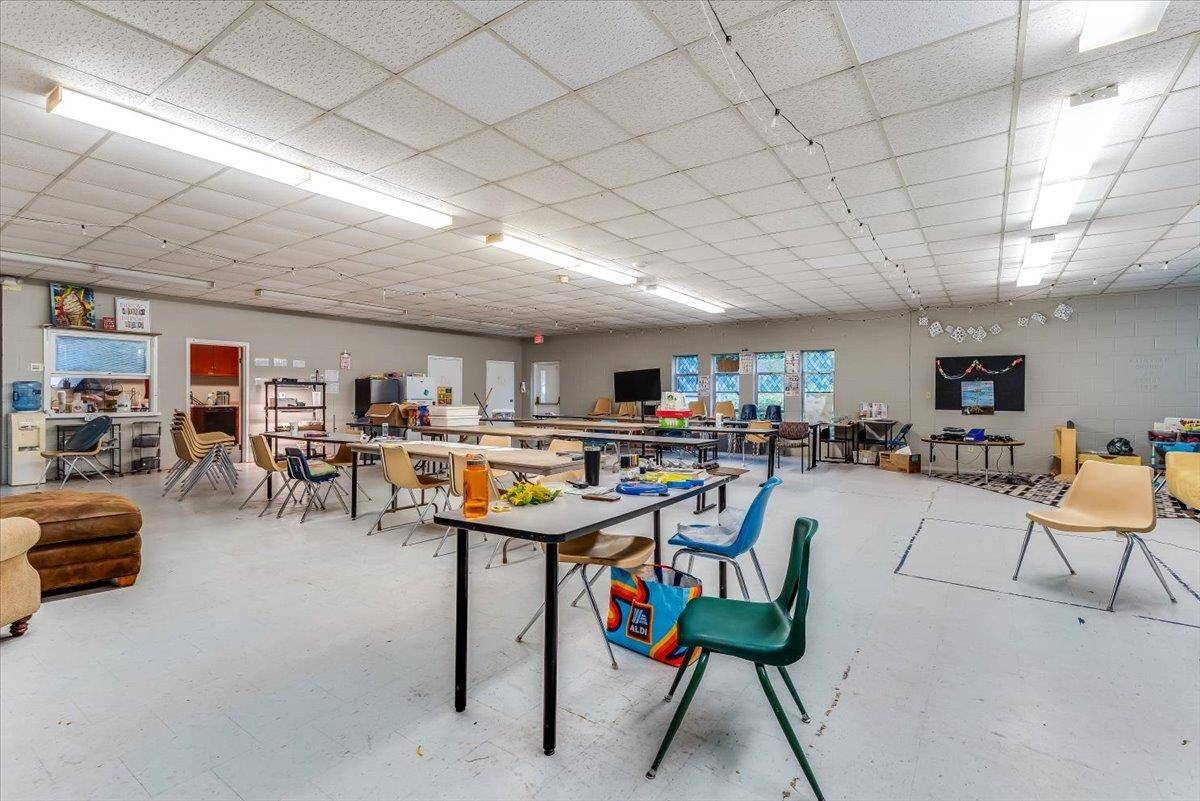 1650 N Fairview Ave, Wichita, KS 67203