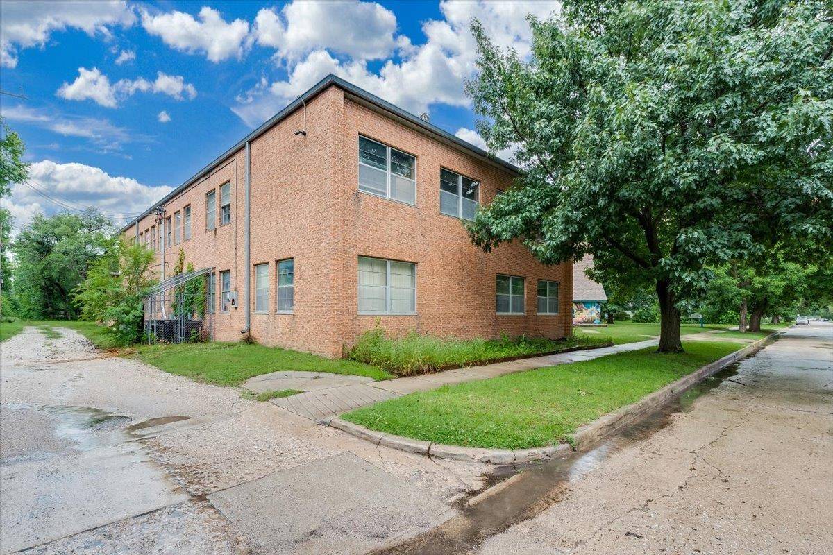 1650 N Fairview Ave, Wichita, KS 67203