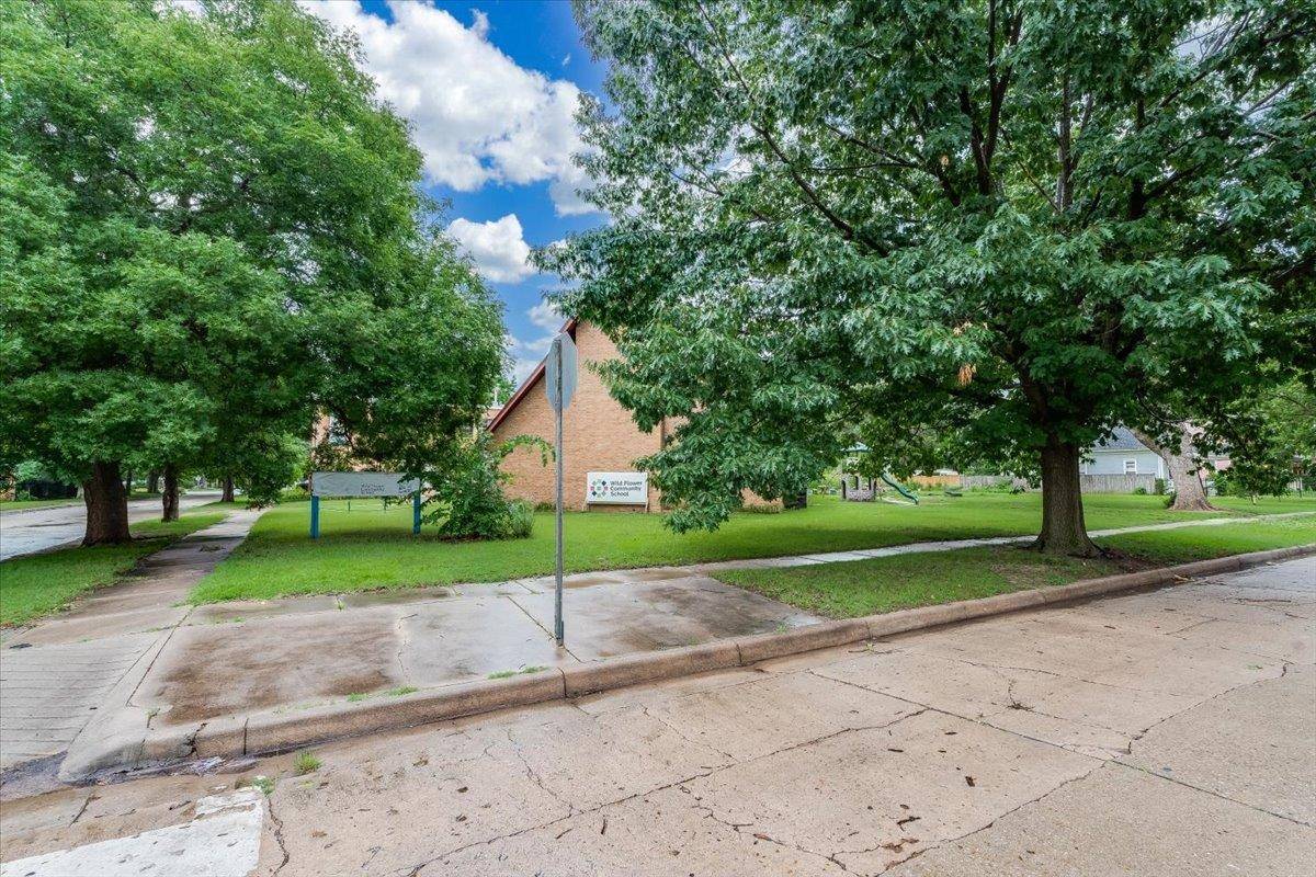 1650 N Fairview Ave, Wichita, KS 67203