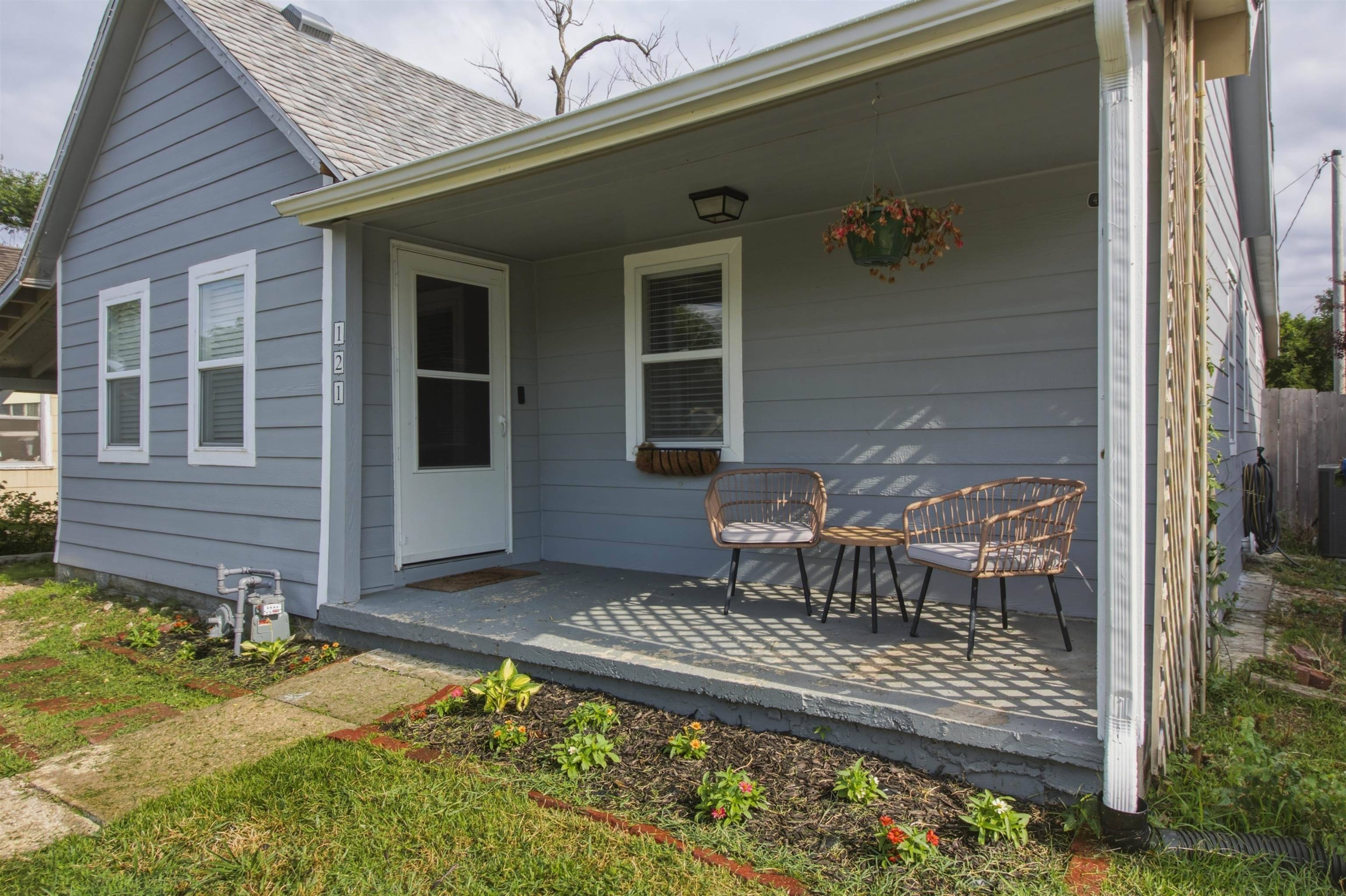 121 SE 5th, Newton, KS 67114
