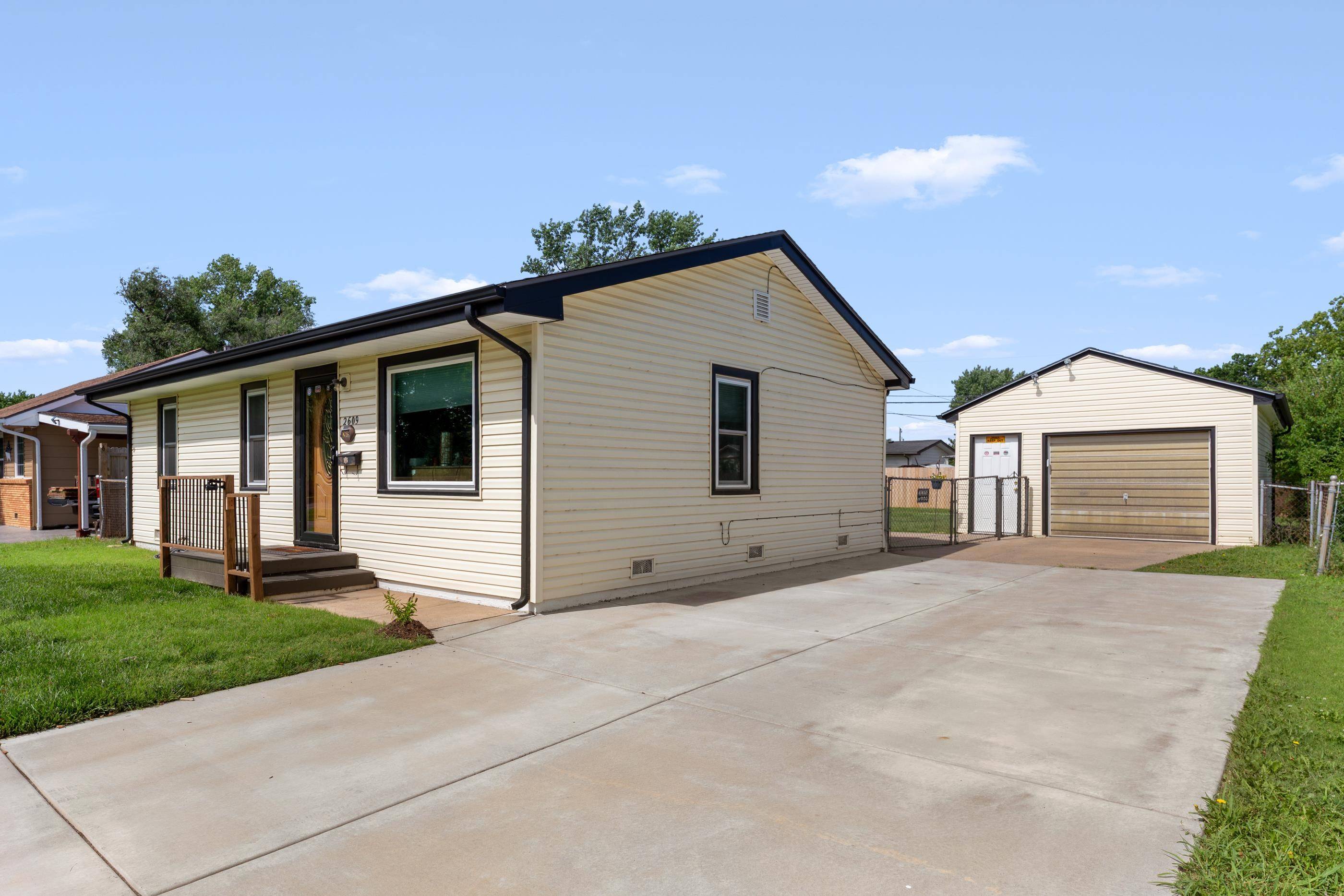 2609 S Elizabeth Ave, Wichita, KS 67217-2221