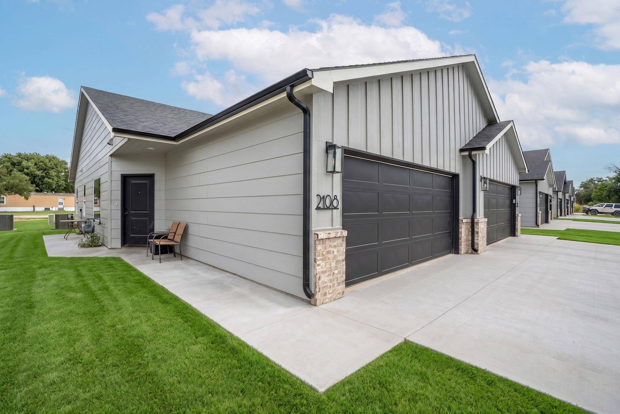2114-2116 E Plaza Court, Haysville, KS 67060