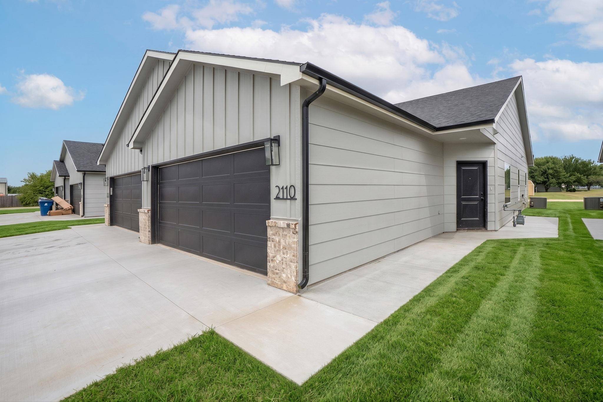2120-2122 E Plaza Court, Haysville, KS 67060