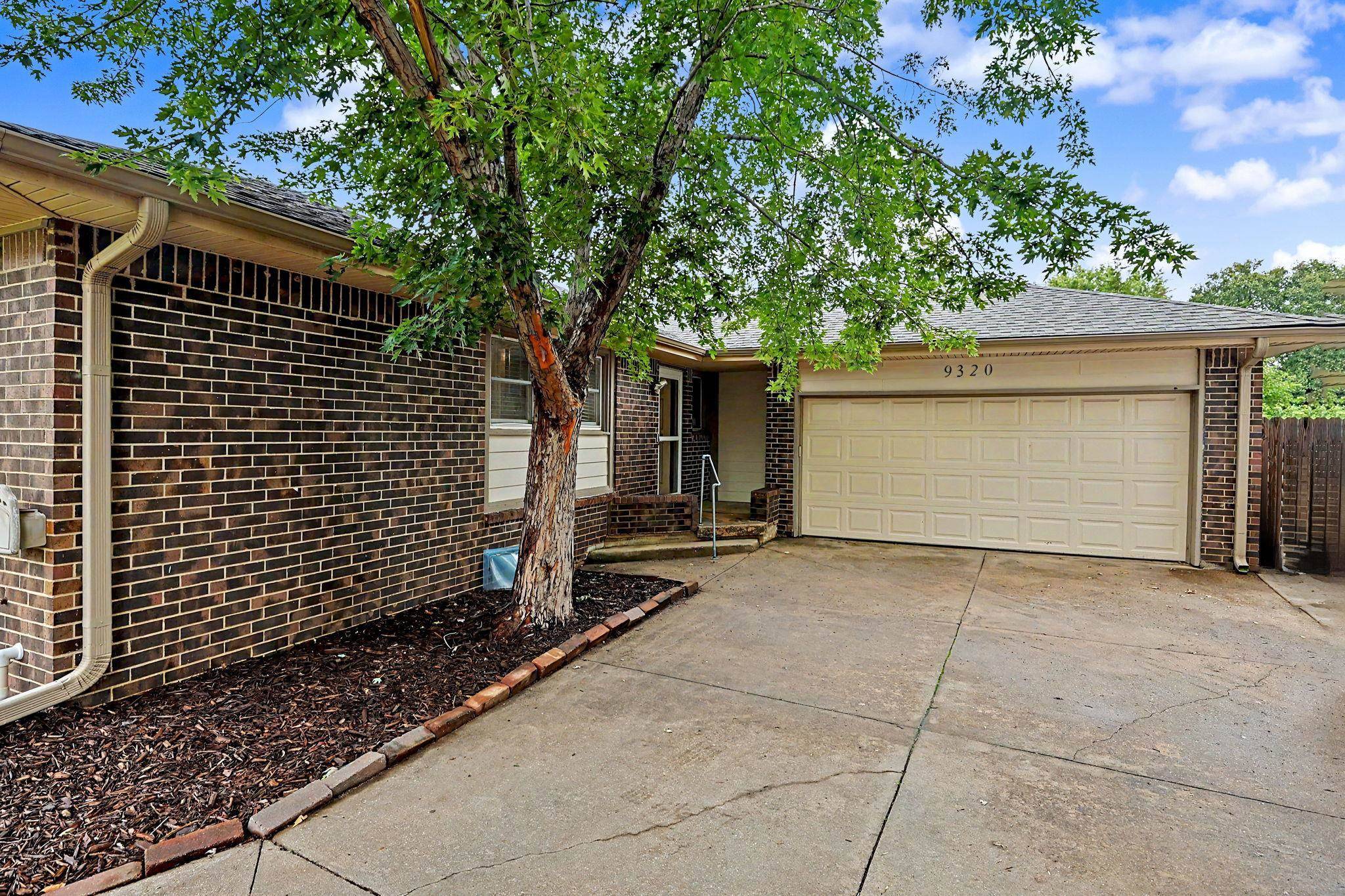 9320 E Barron Cir, Wichita, KS 67207