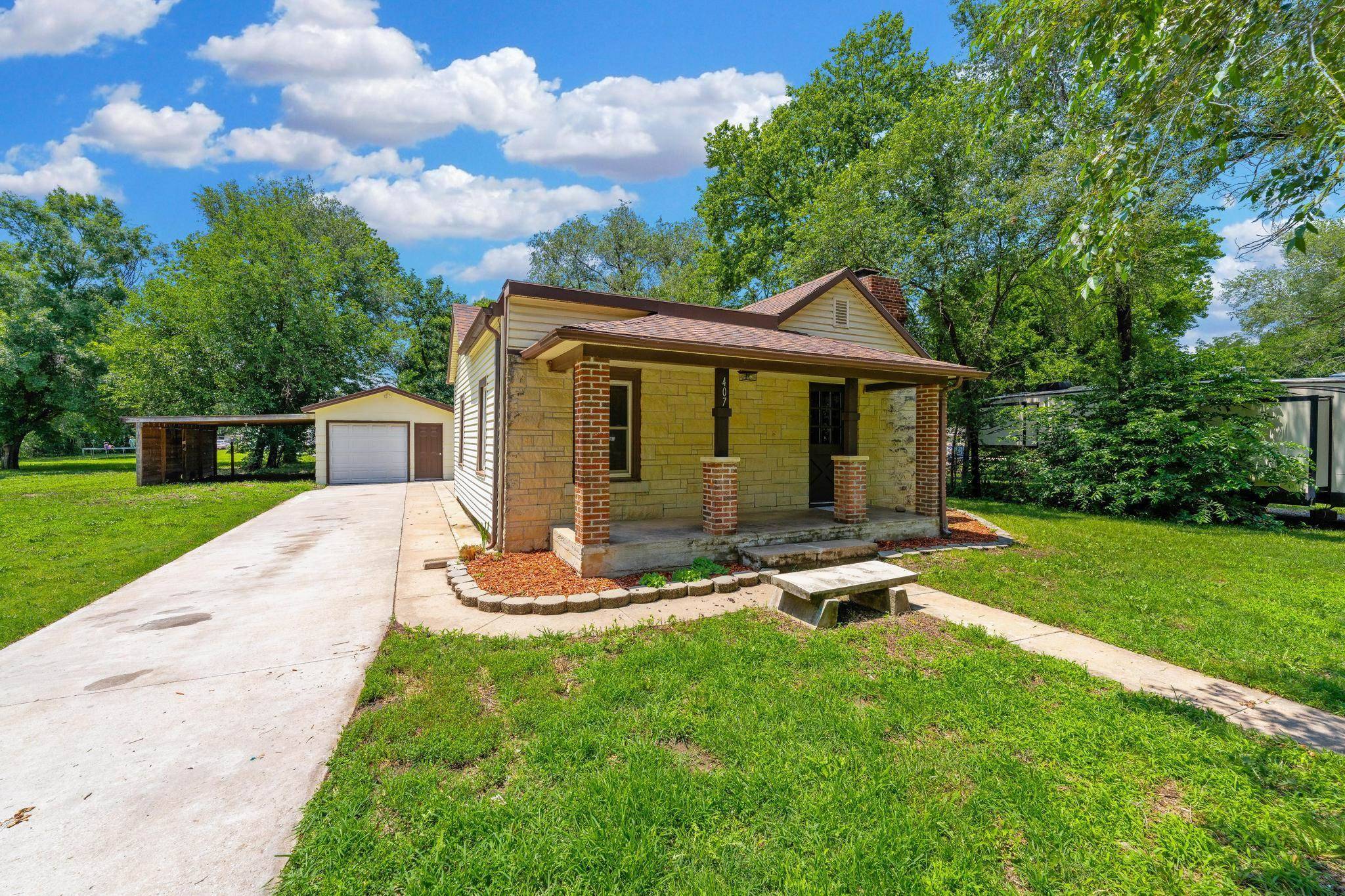 407 N Lincoln, Belle Plaine, KS 67013