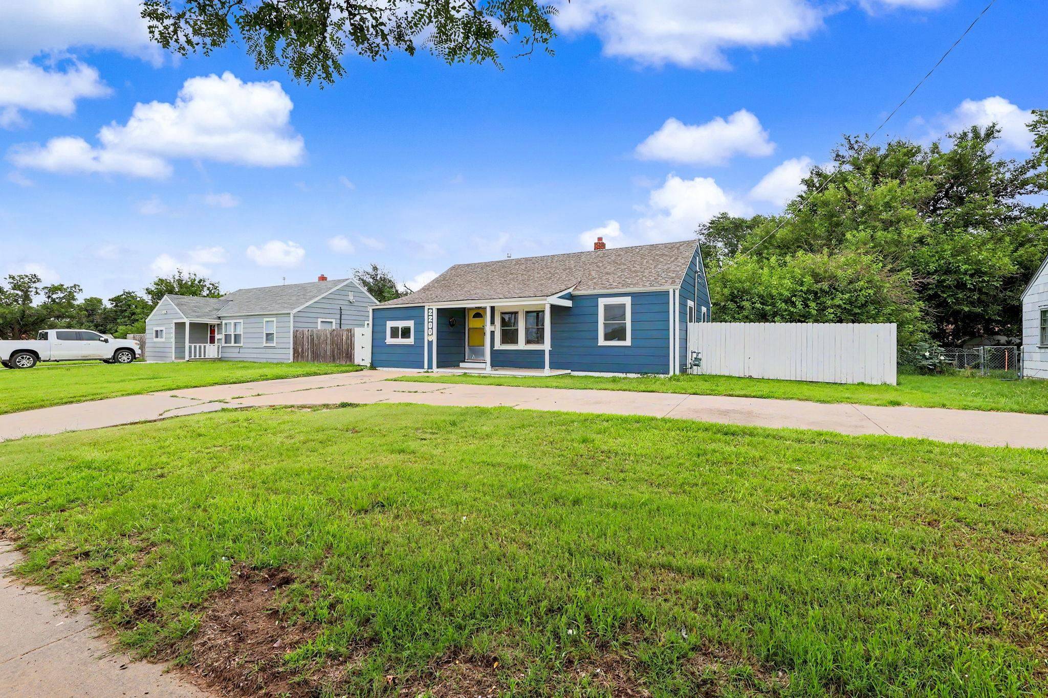 2200 S Seneca, Wichita, KS 67213