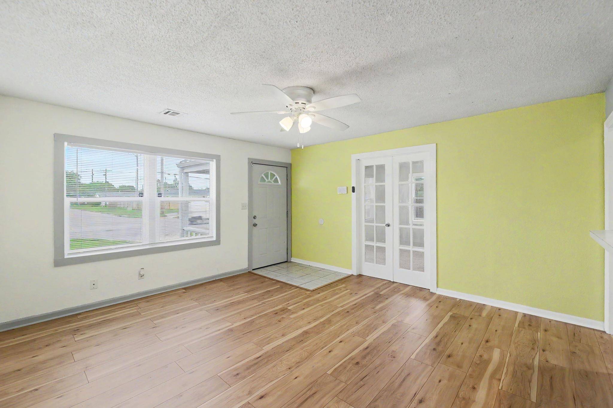 2154 S Seneca St, Wichita, KS 67213