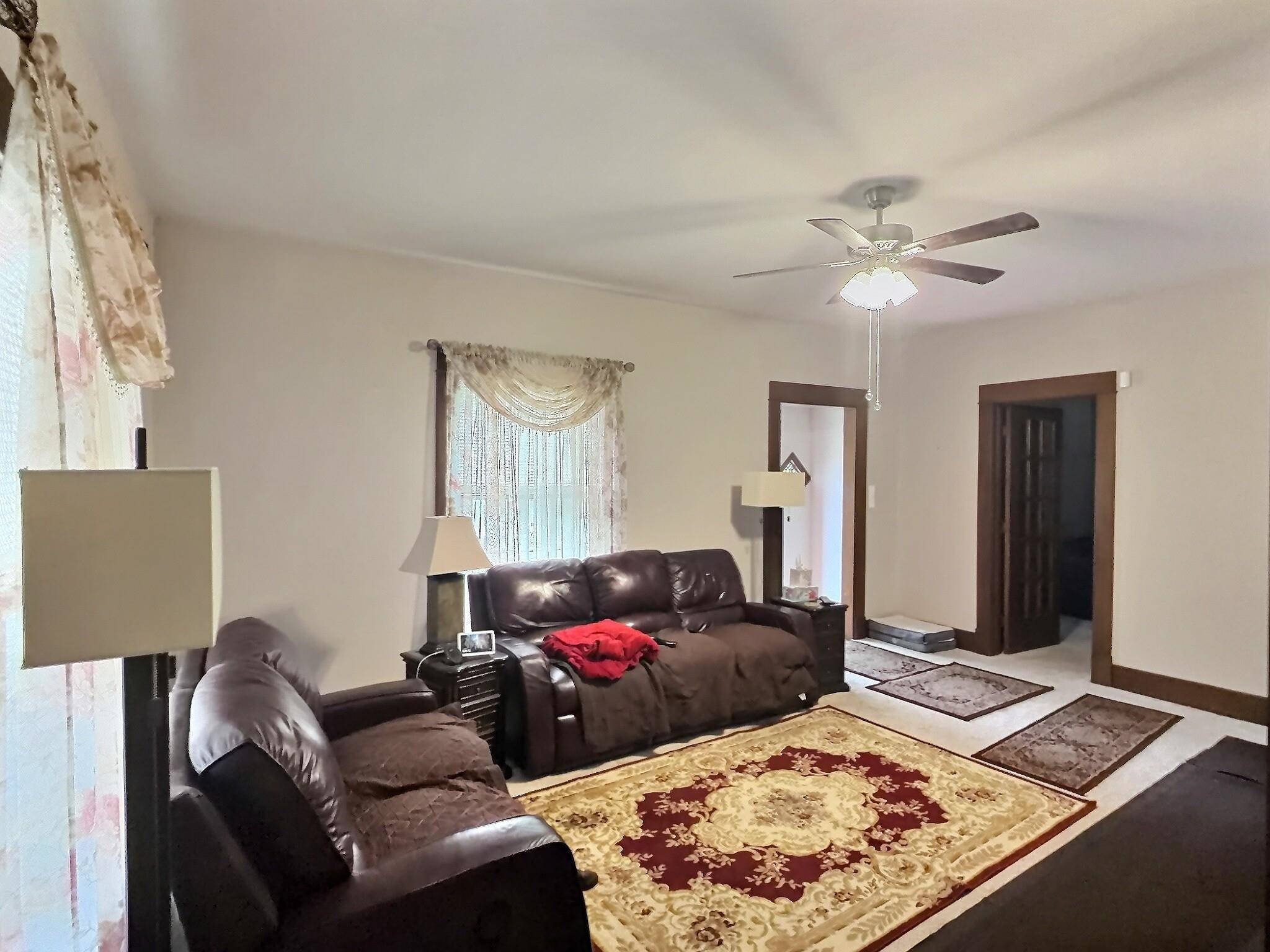 330 E 4th, Newton, KS 67114