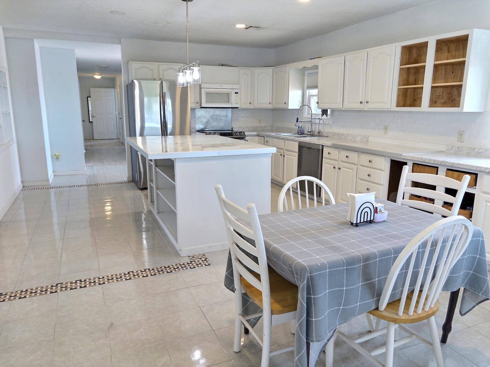 196 E 50th St S, Wellington, KS 67152