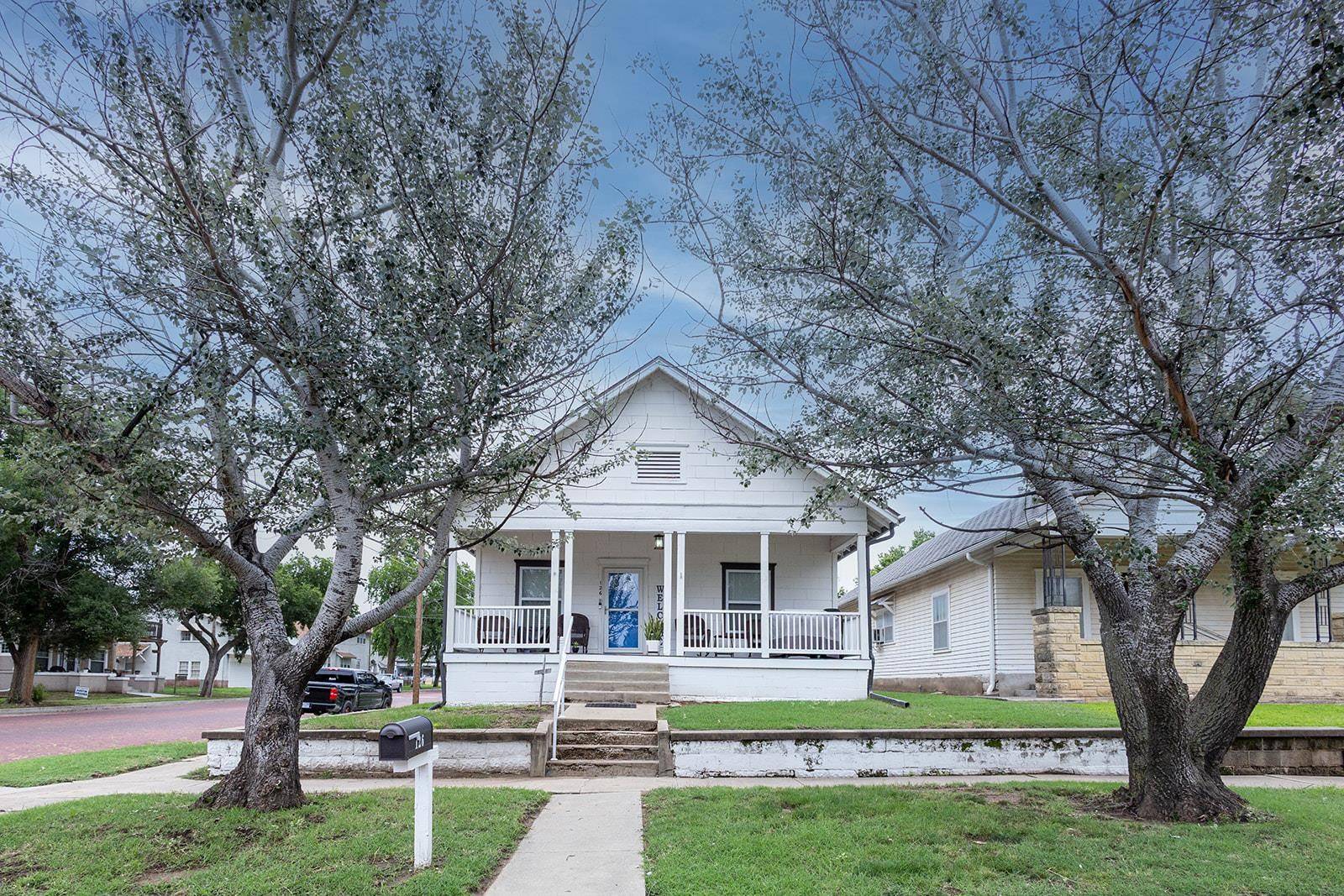 126 N 3rd St, Arkansas City, KS 67005