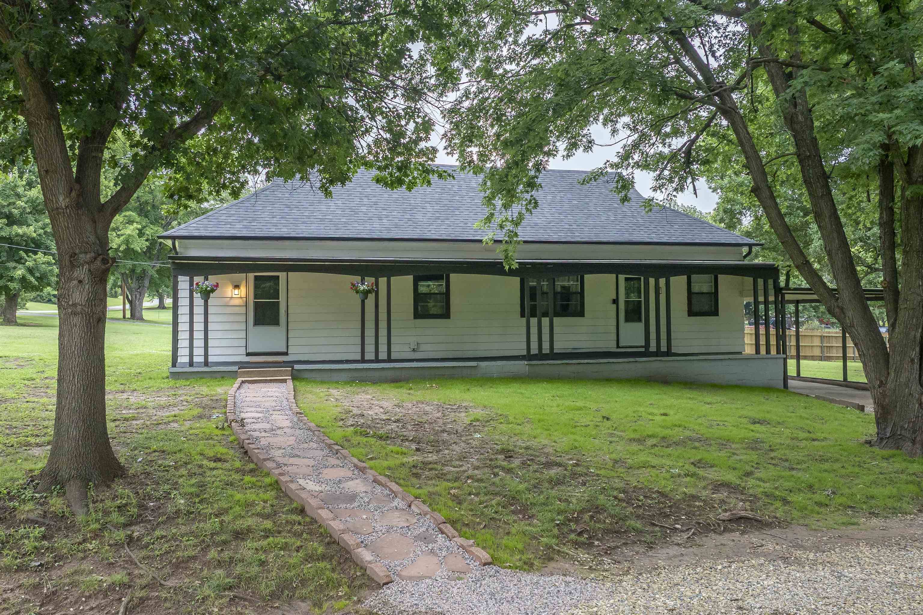 1701 E Chestnut Ave., Arkansas City, KS 67005