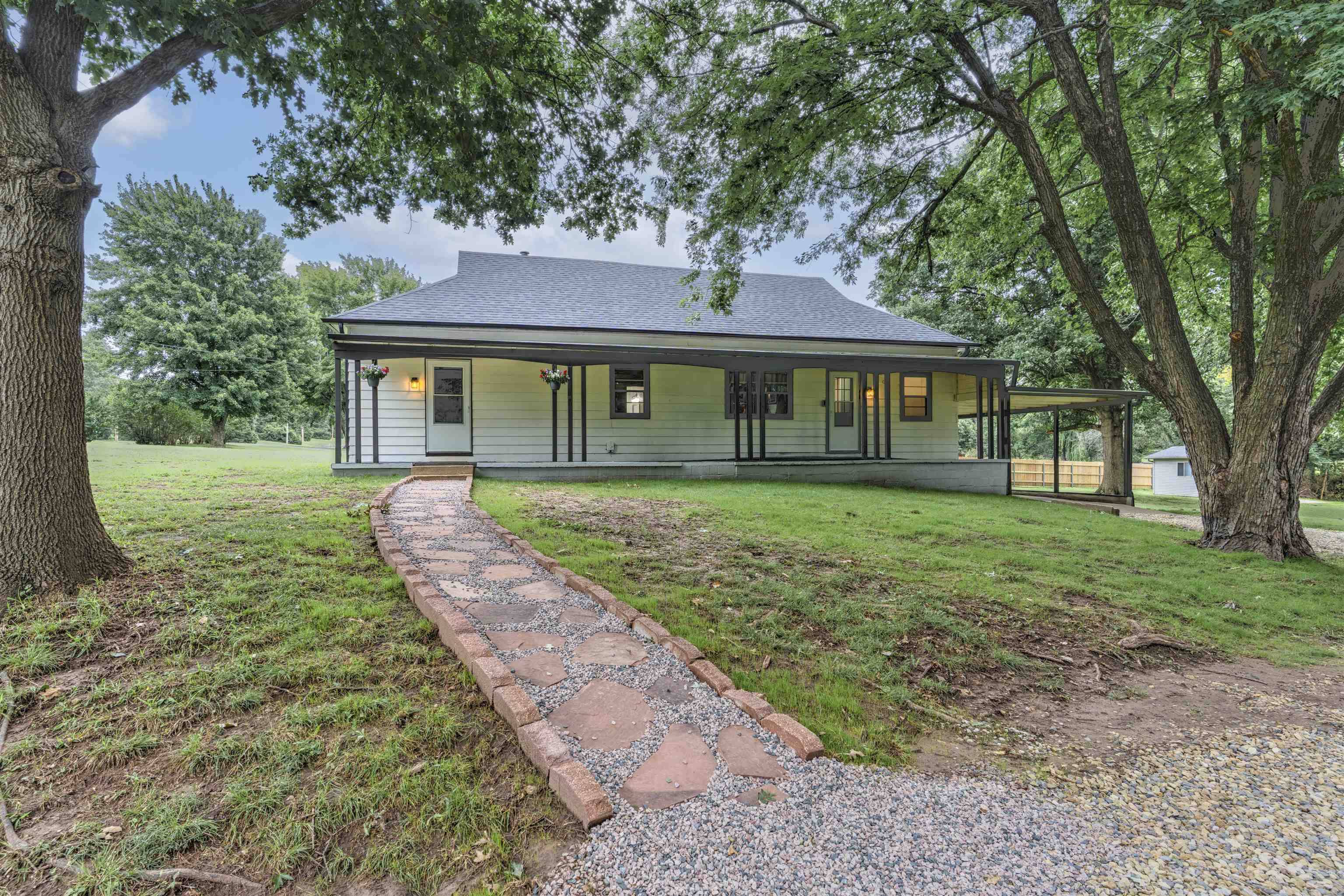 1701 E Chestnut Ave., Arkansas City, KS 67005