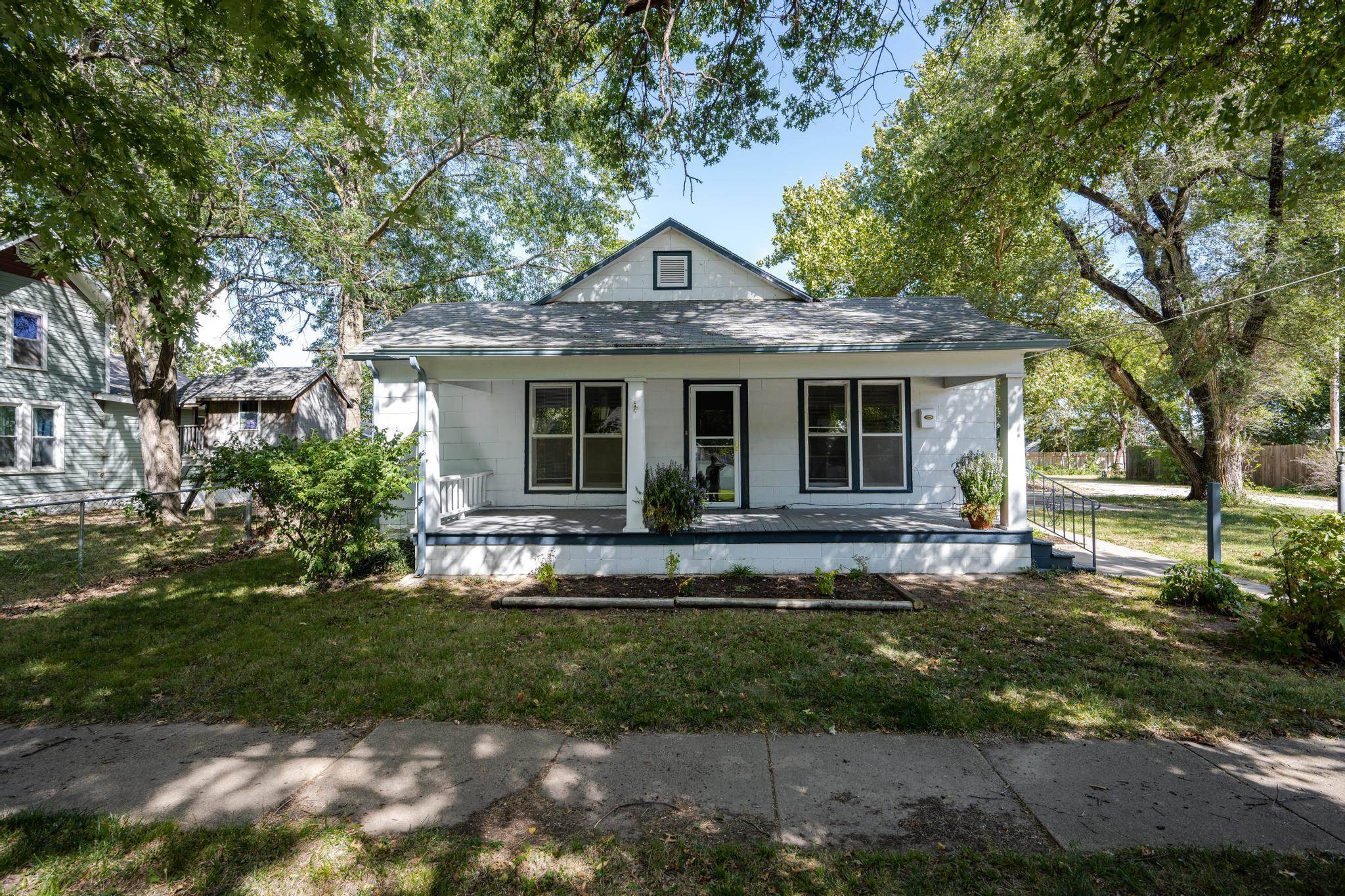 212 W 2nd, Halstead, KS 67056