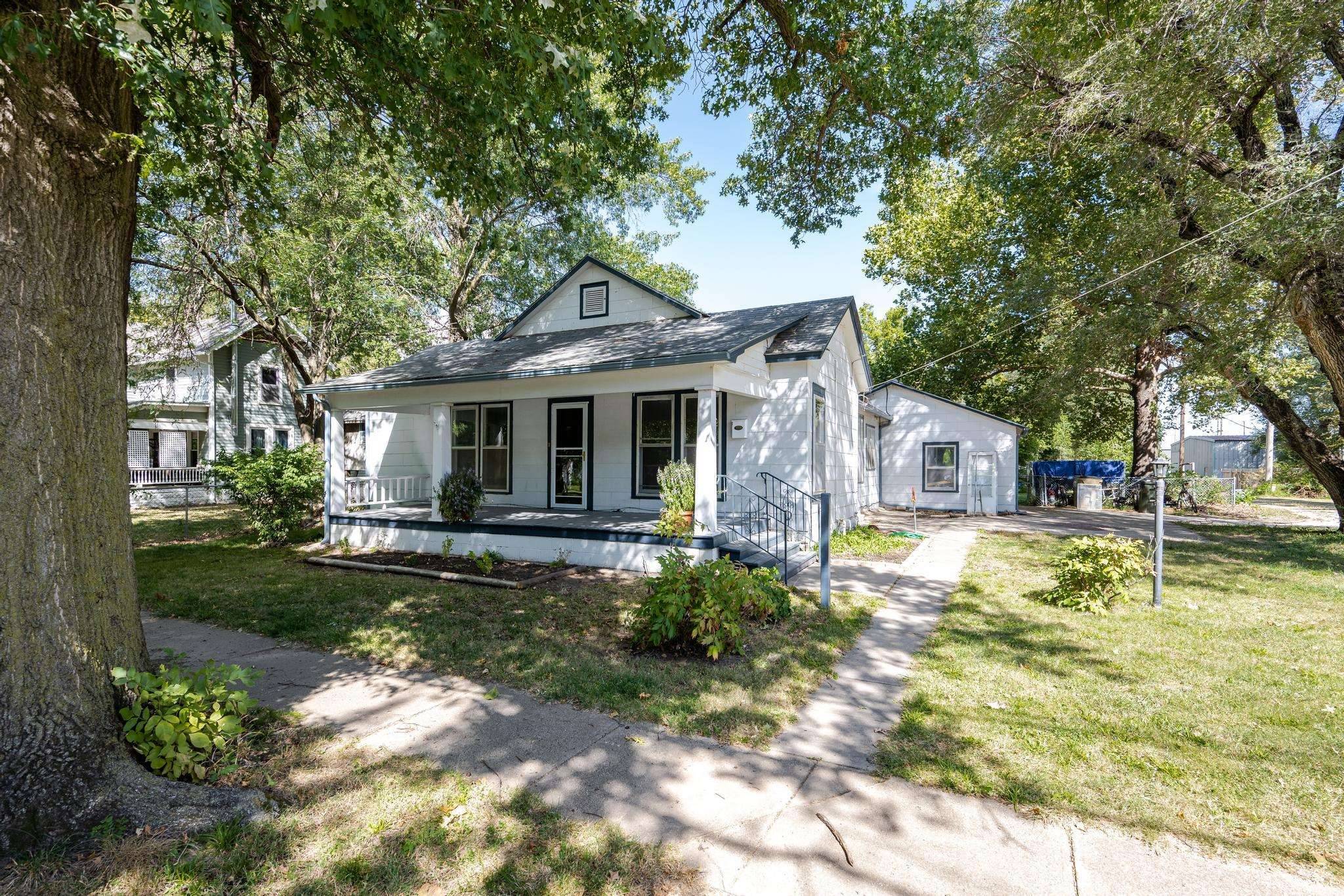 212 W 2nd, Halstead, KS 67056