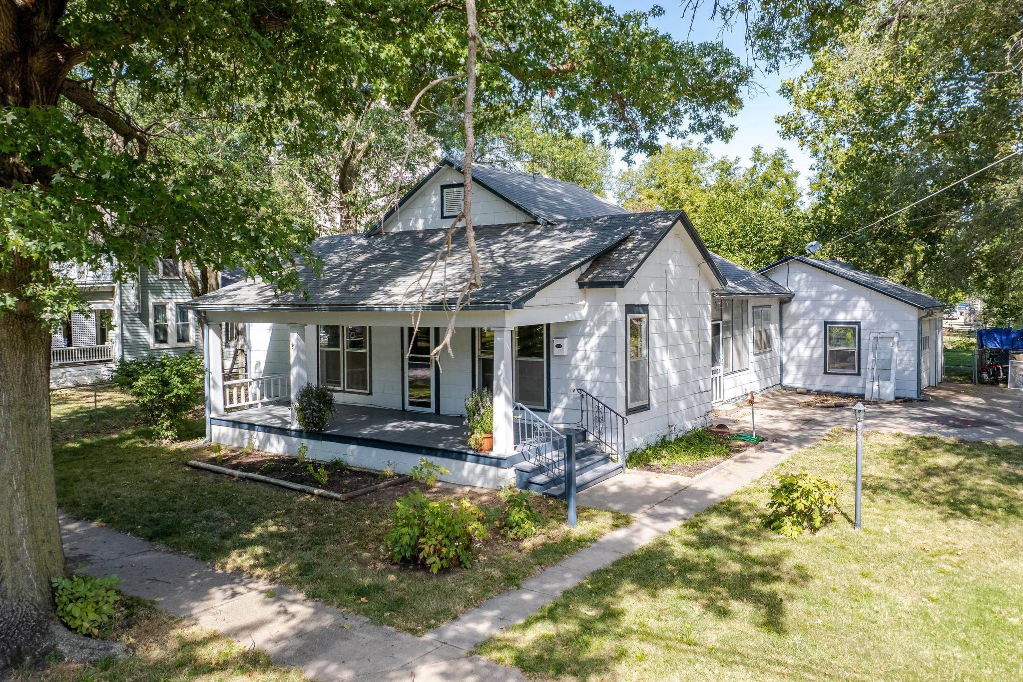 212 W 2nd, Halstead, KS 67056