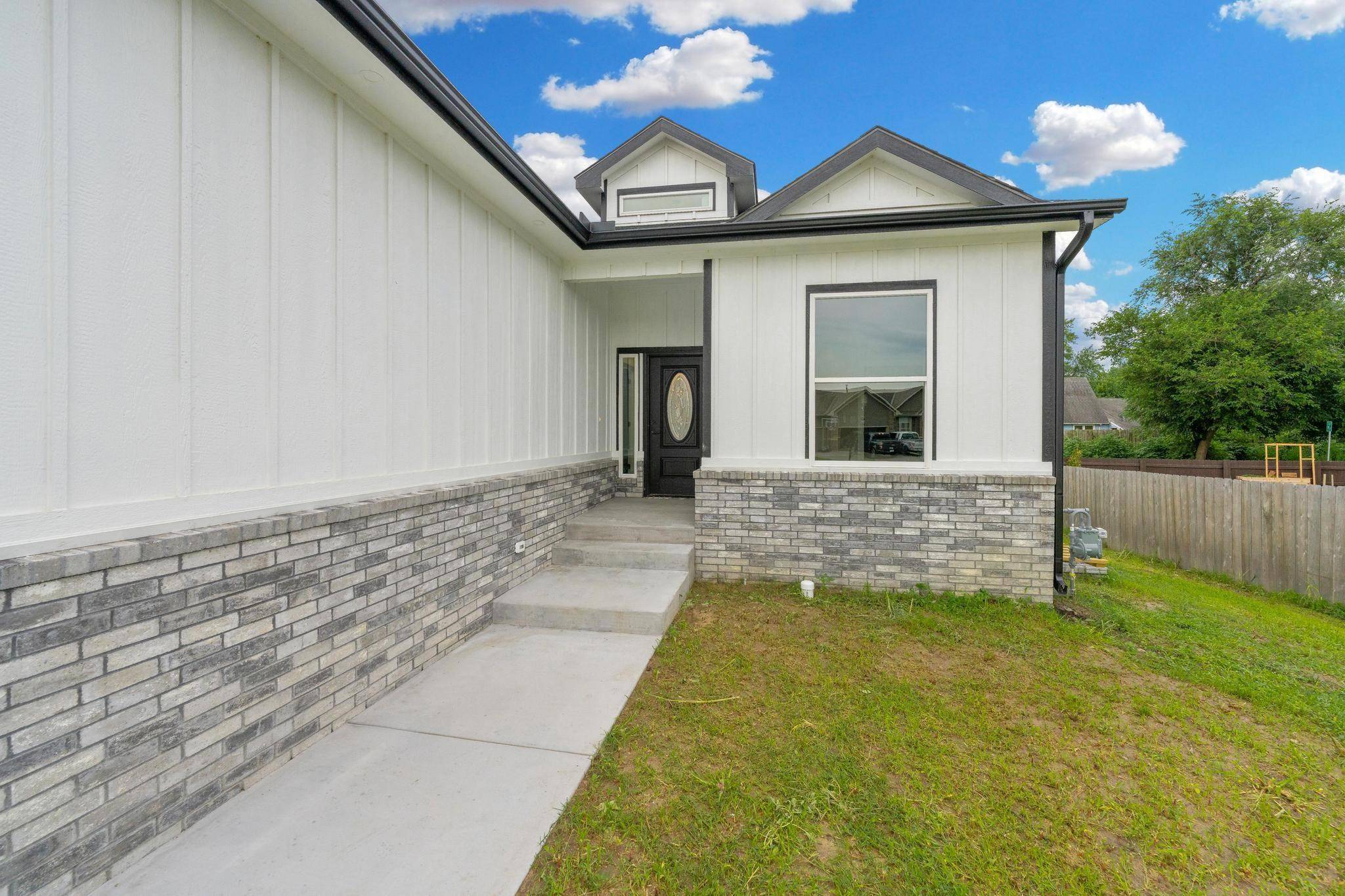 443 E Karla, Haysville, KS 67060
