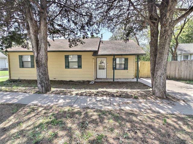 205 S 4th St, Mulvane, KS 67110