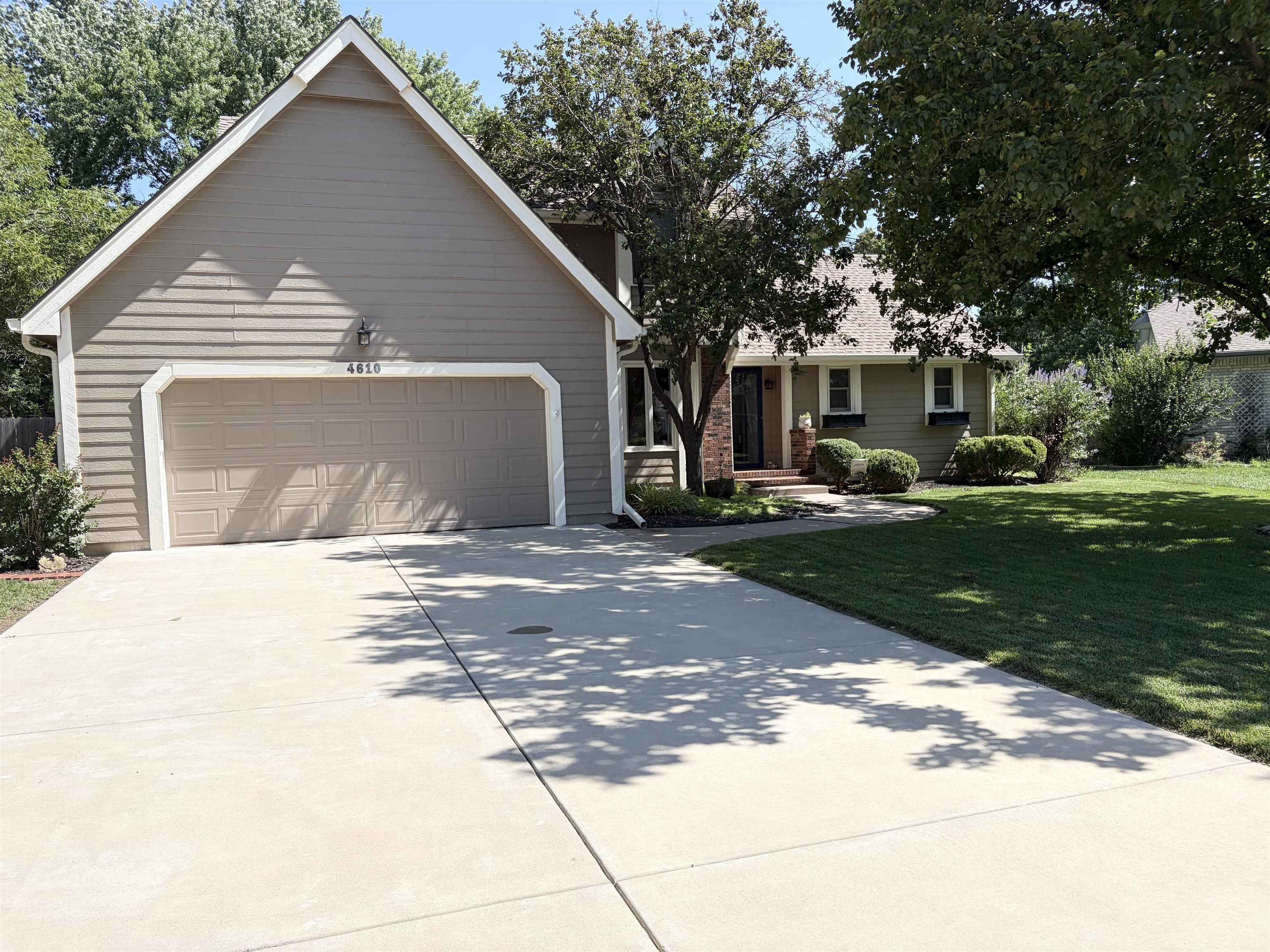 4610 N Farmstead Ct., Bel Aire, KS 67220