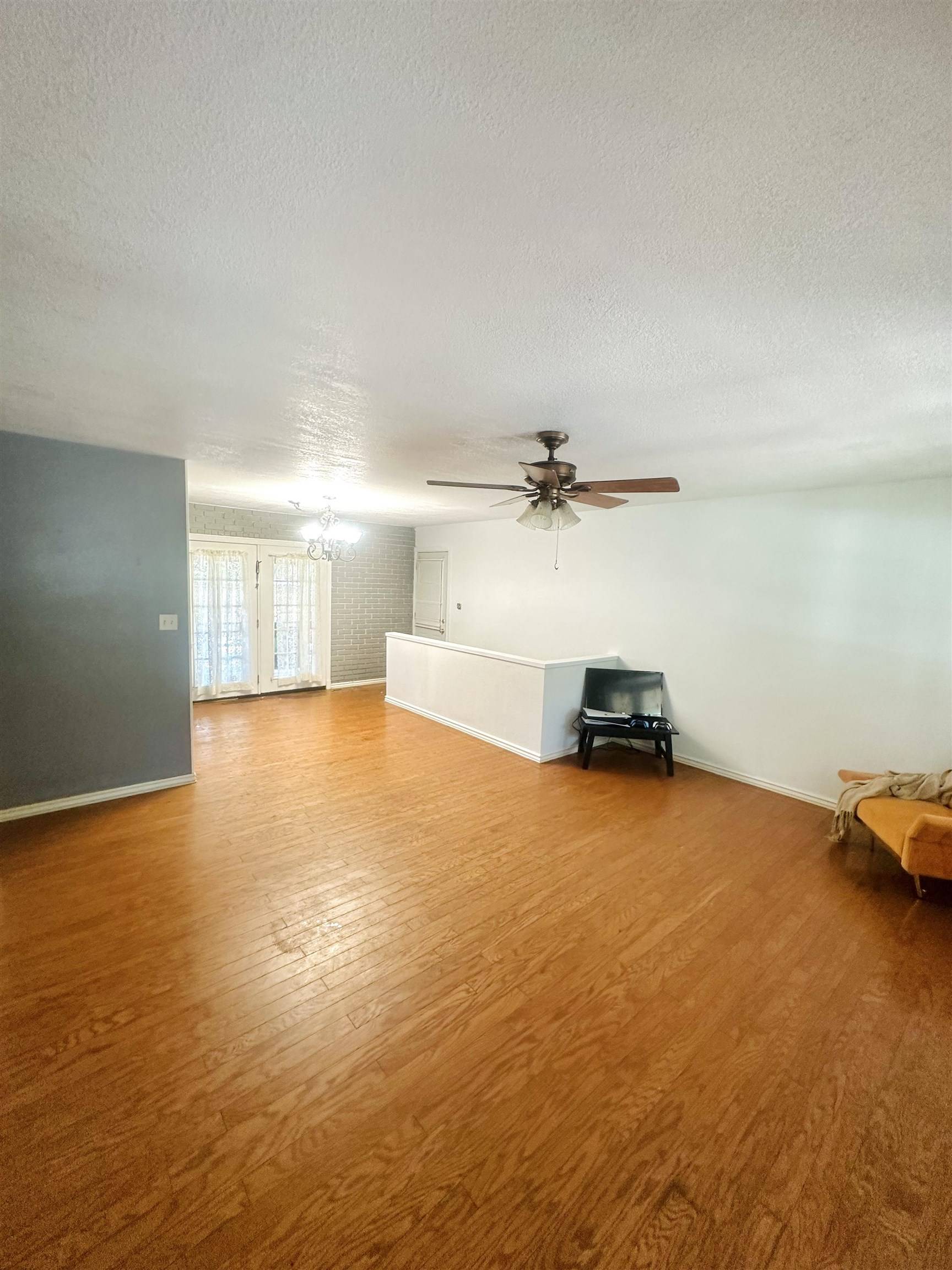 1321 W 9th Street, Newton, KS 67114-1619