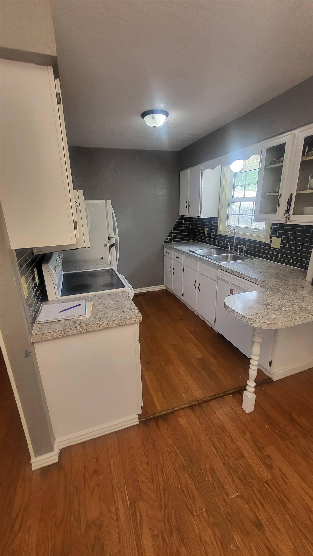 1321 W 9th Street, Newton, KS 67114-1619
