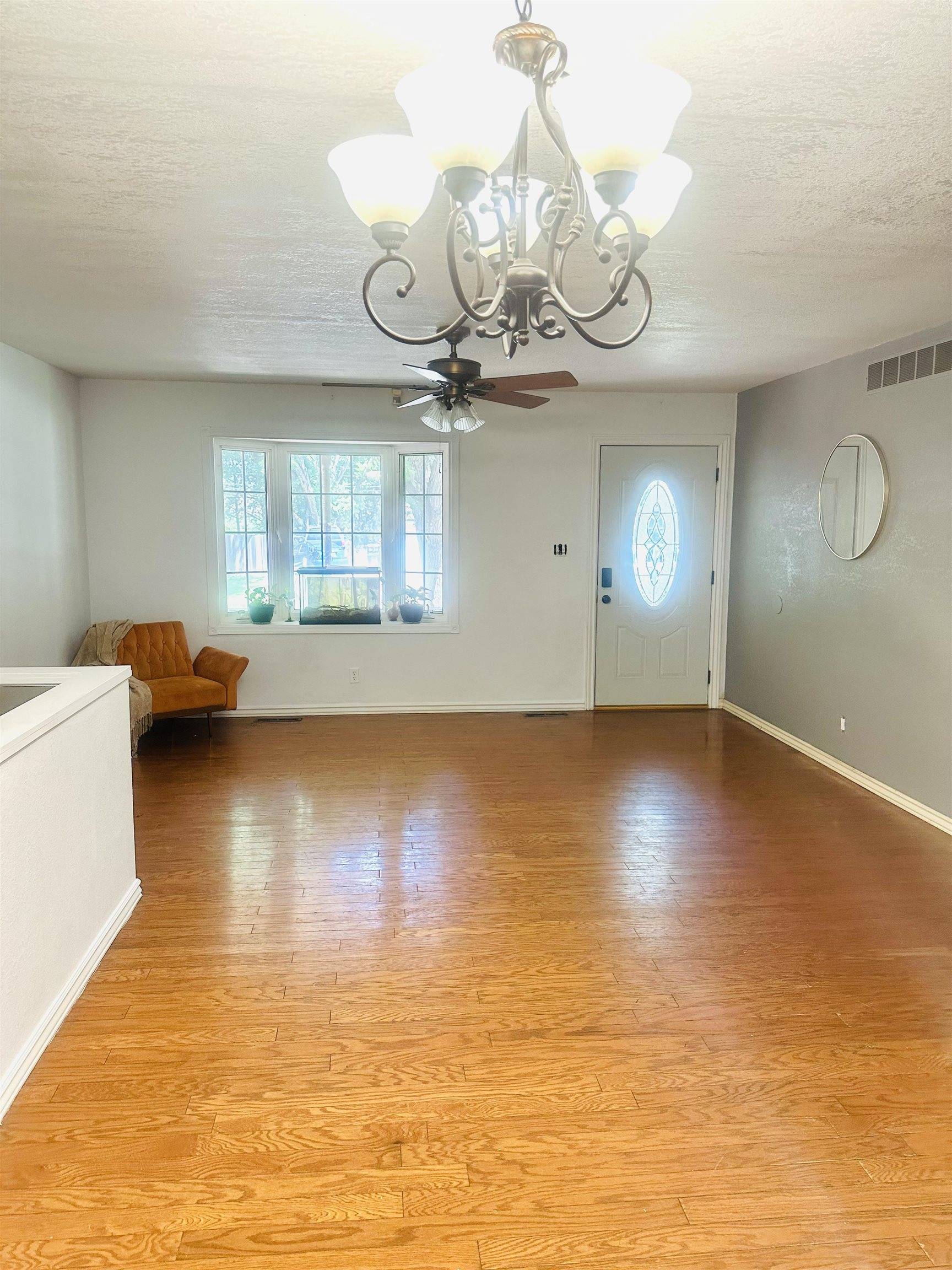 1321 W 9th Street, Newton, KS 67114-1619