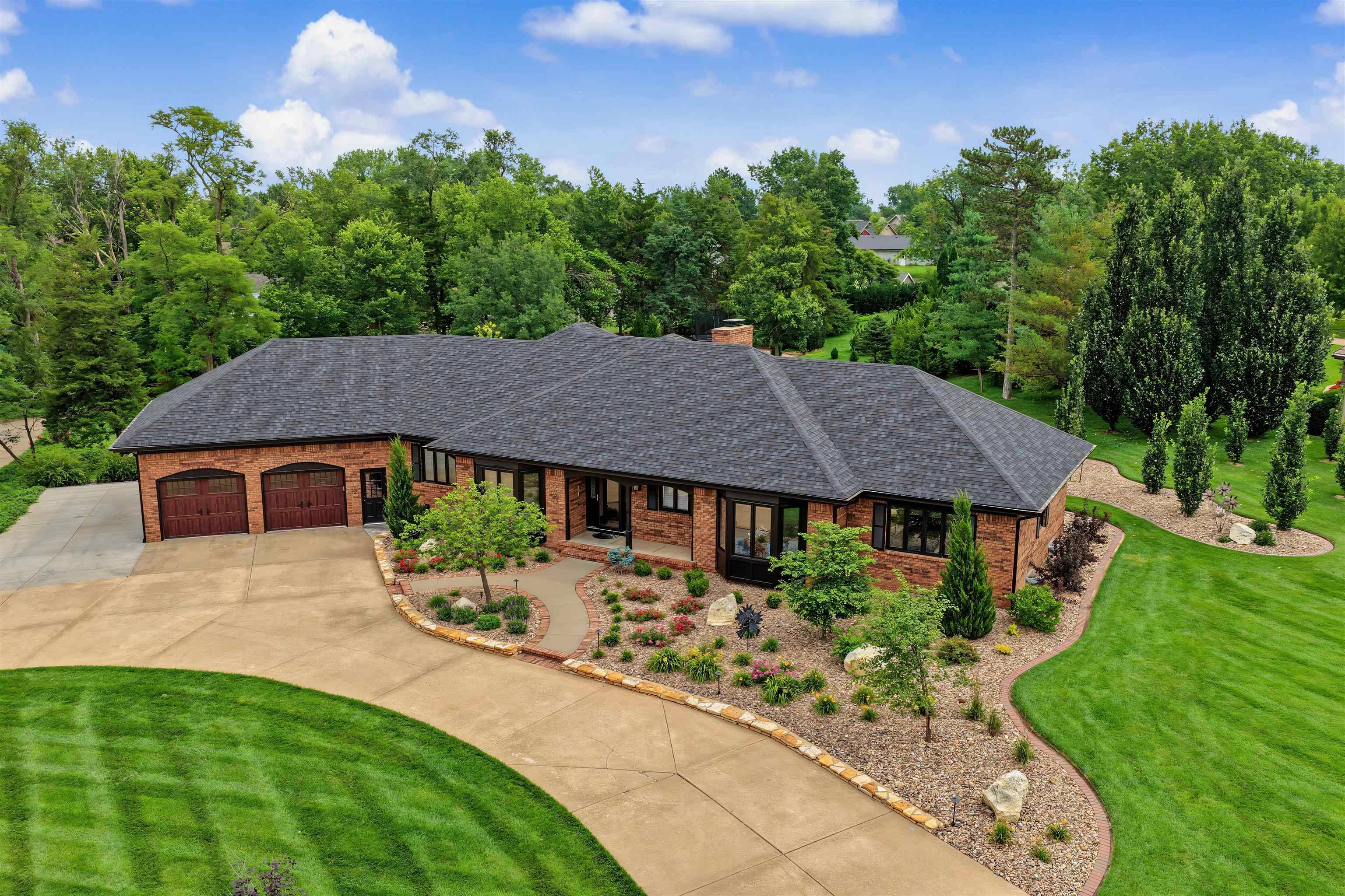880 Barlow Ct, Salina, KS 67401