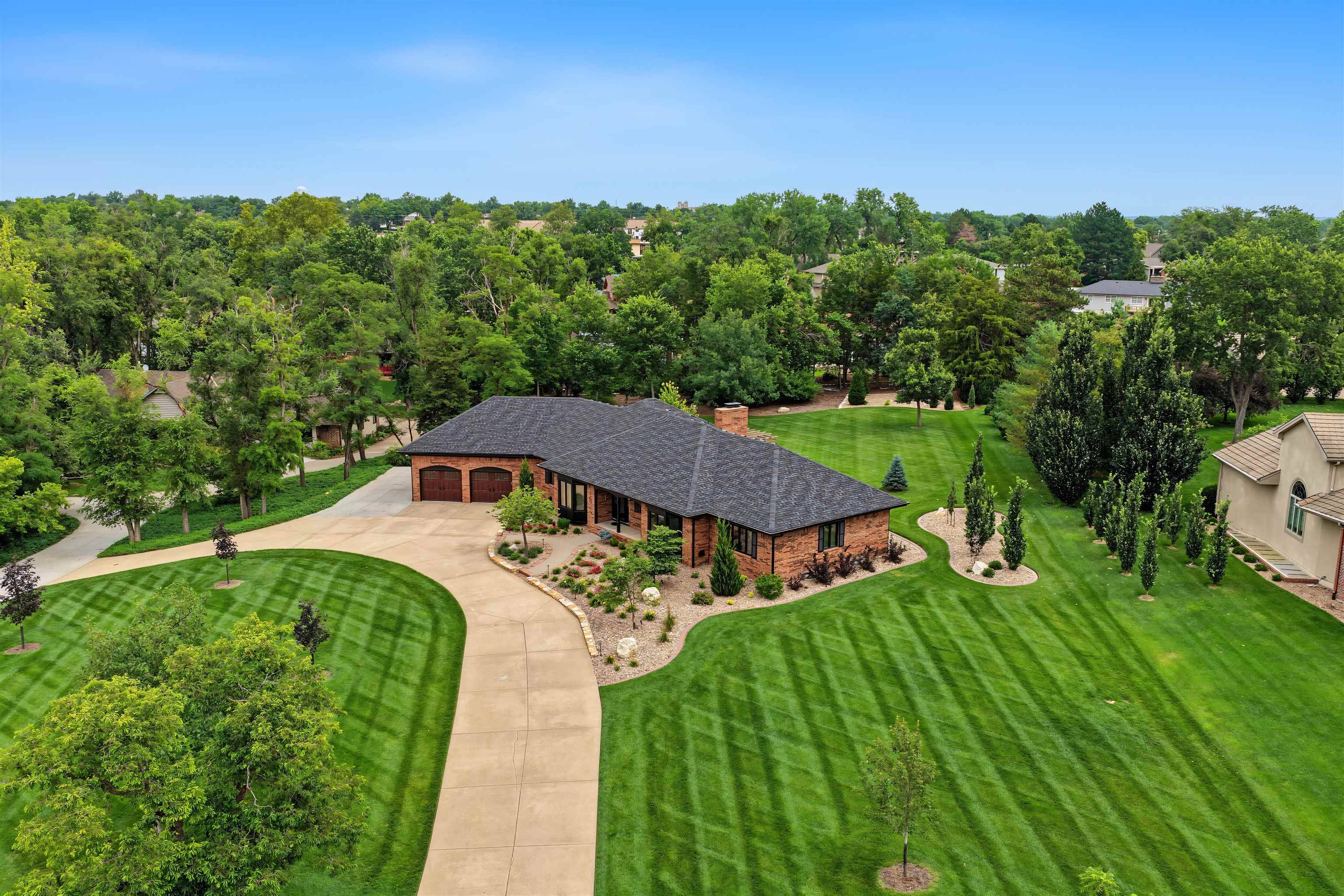 880 Barlow Ct, Salina, KS 67401