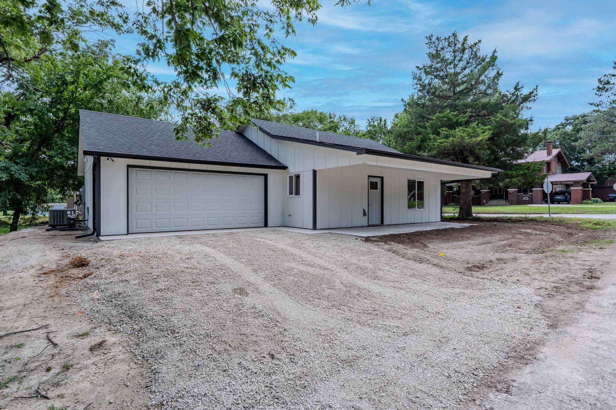 212 N West St, Leon, KS 67074