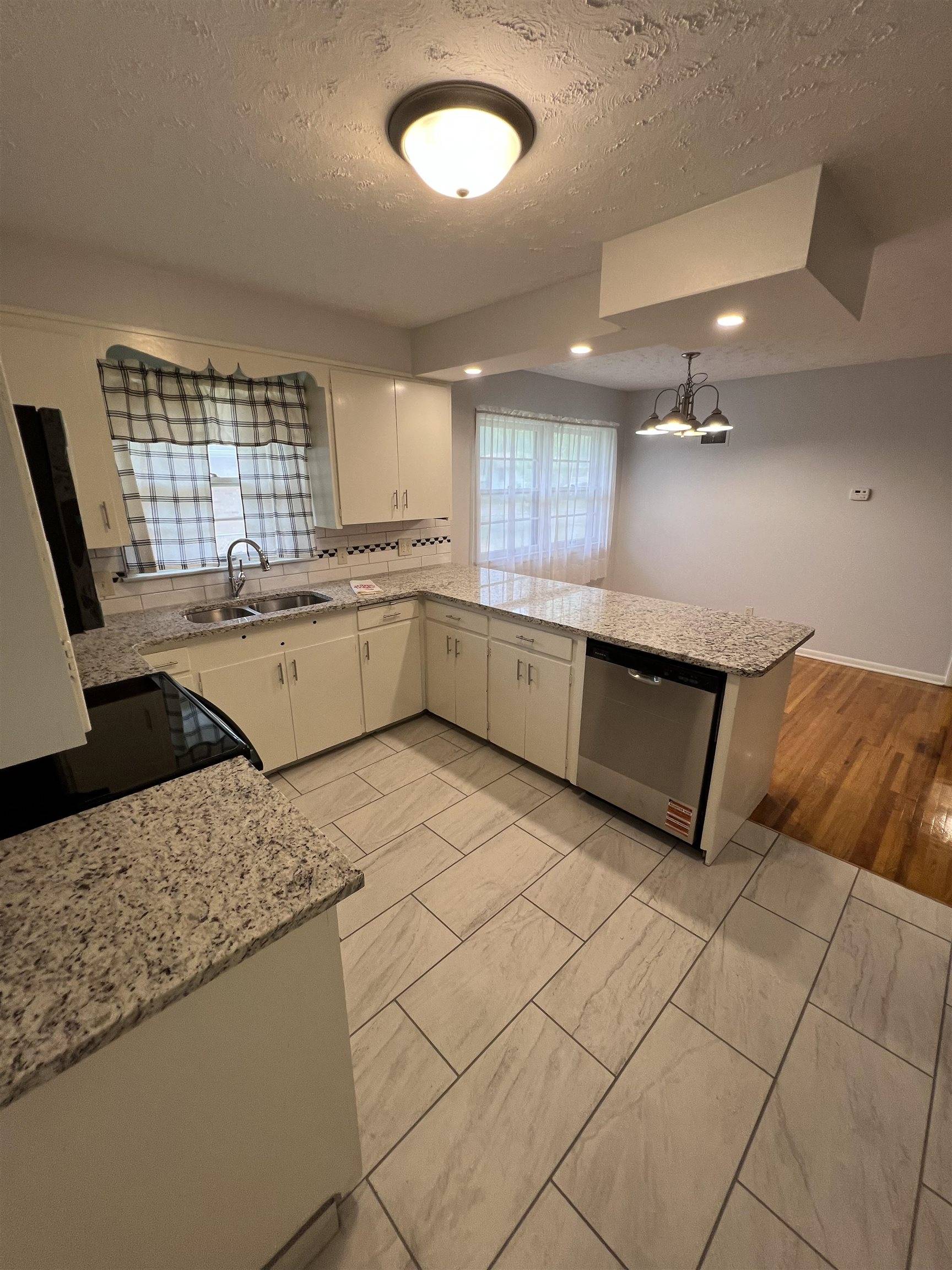1600 W 4th, Newton, KS 67114