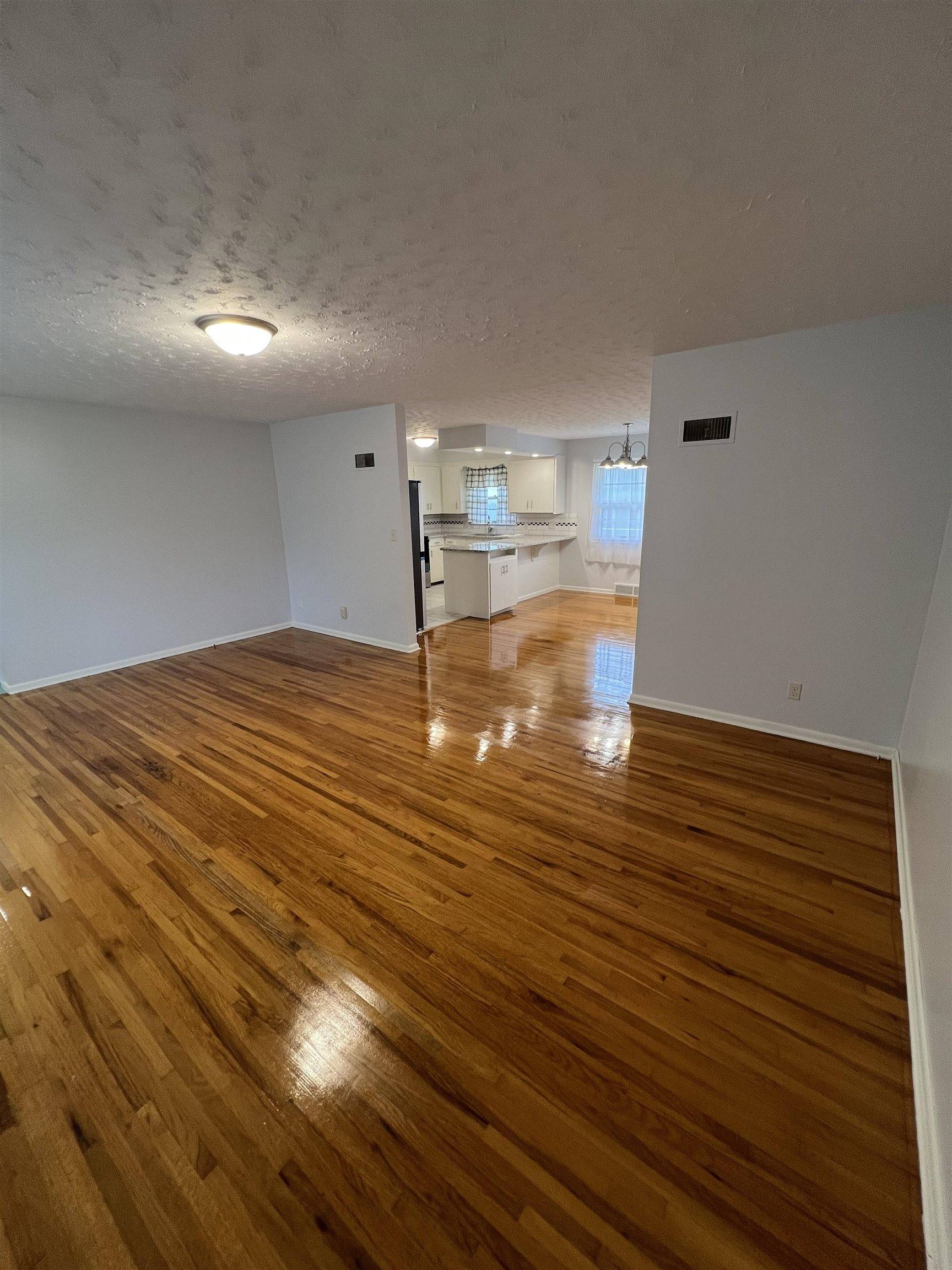 1600 W 4th, Newton, KS 67114