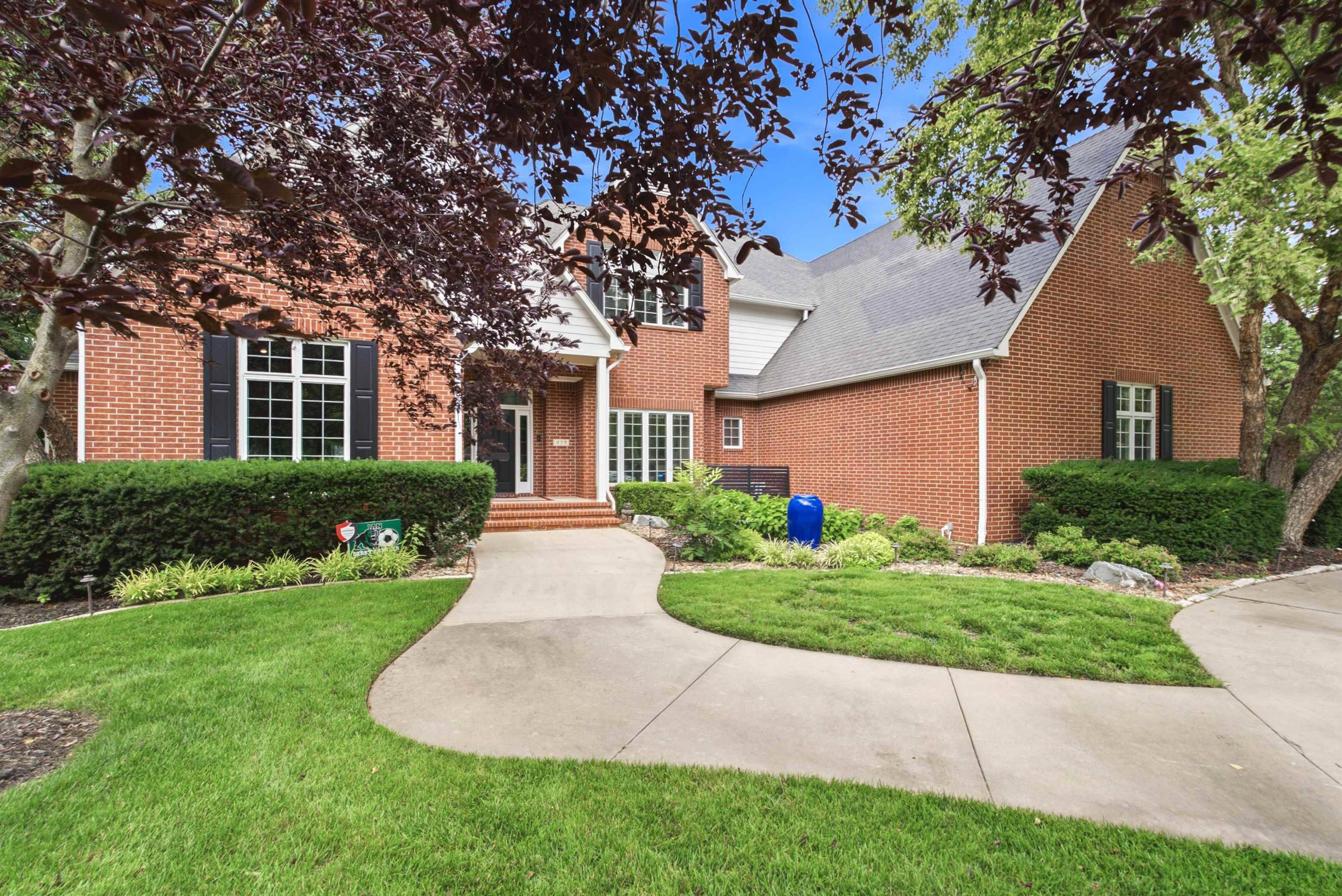 419 N Brook Forest Rd, Derby, KS 67037