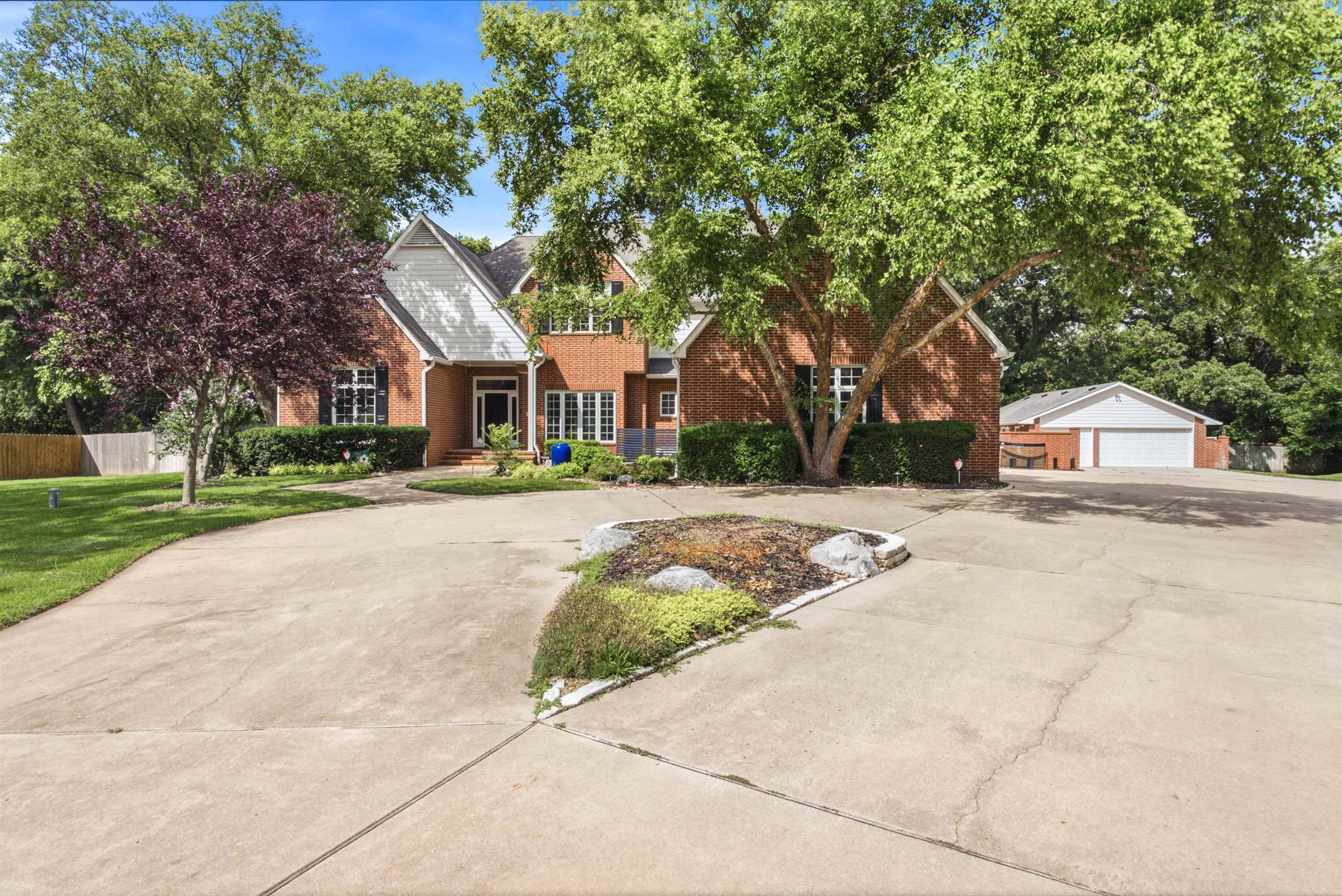 419 N Brook Forest Rd, Derby, KS 67037