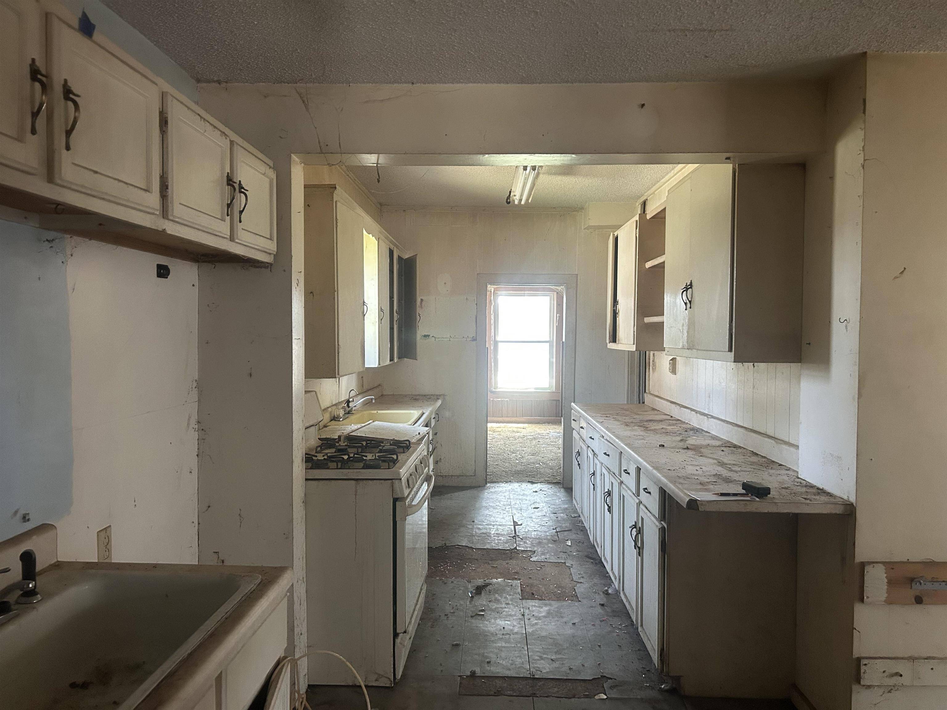 1316 N A, Wellington, KS 67152