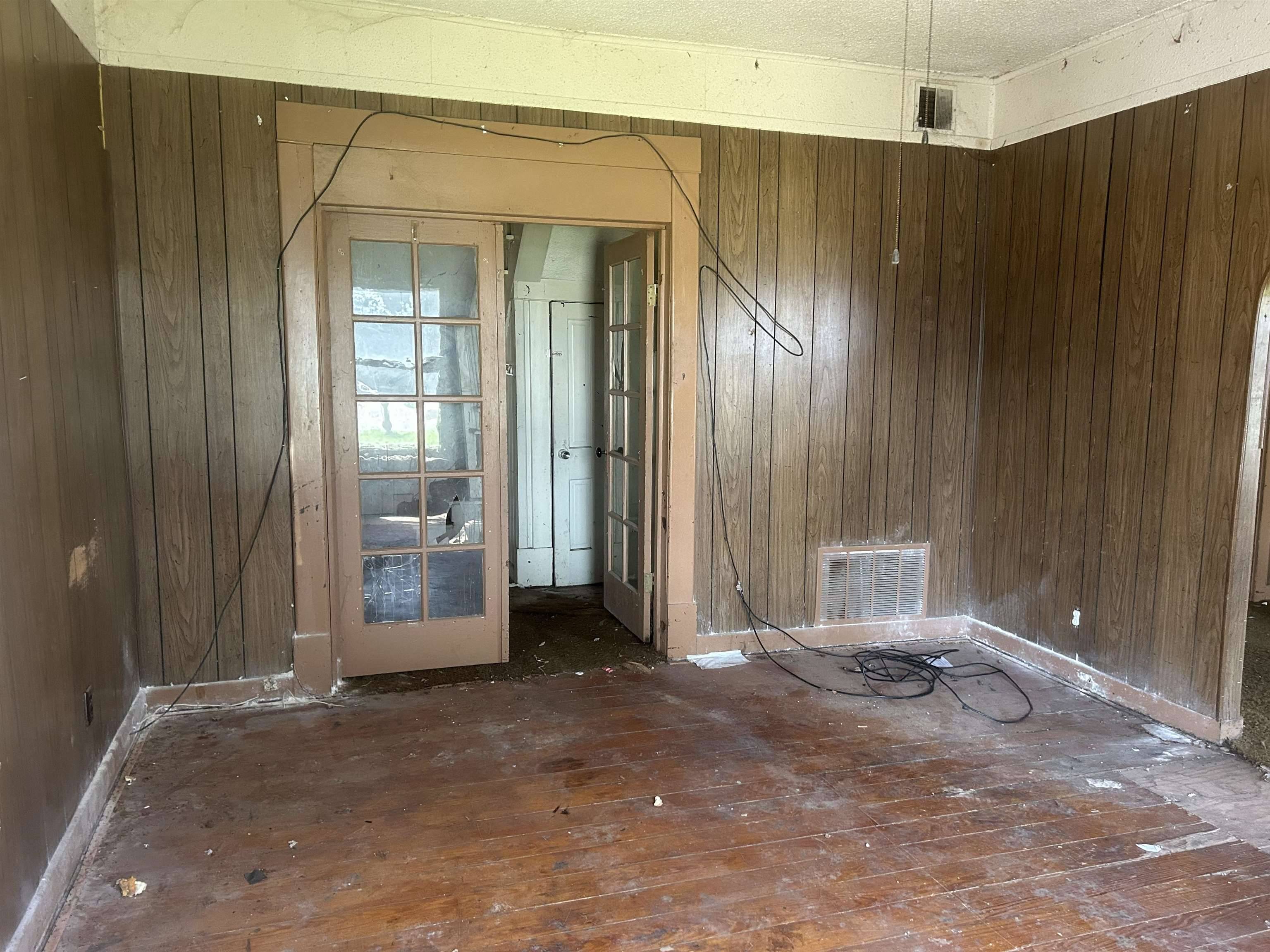 1316 N A, Wellington, KS 67152