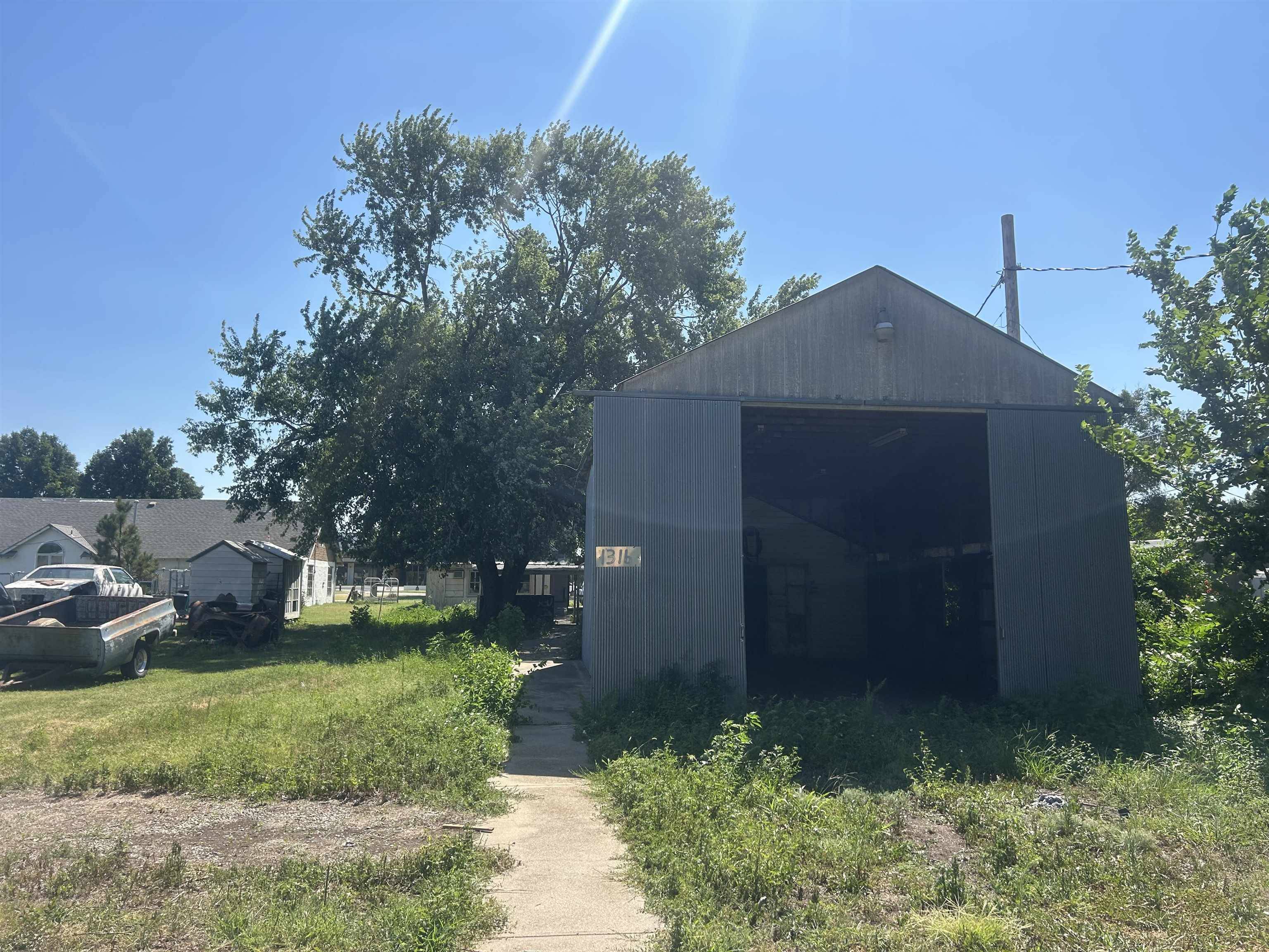 1316 N A, Wellington, KS 67152