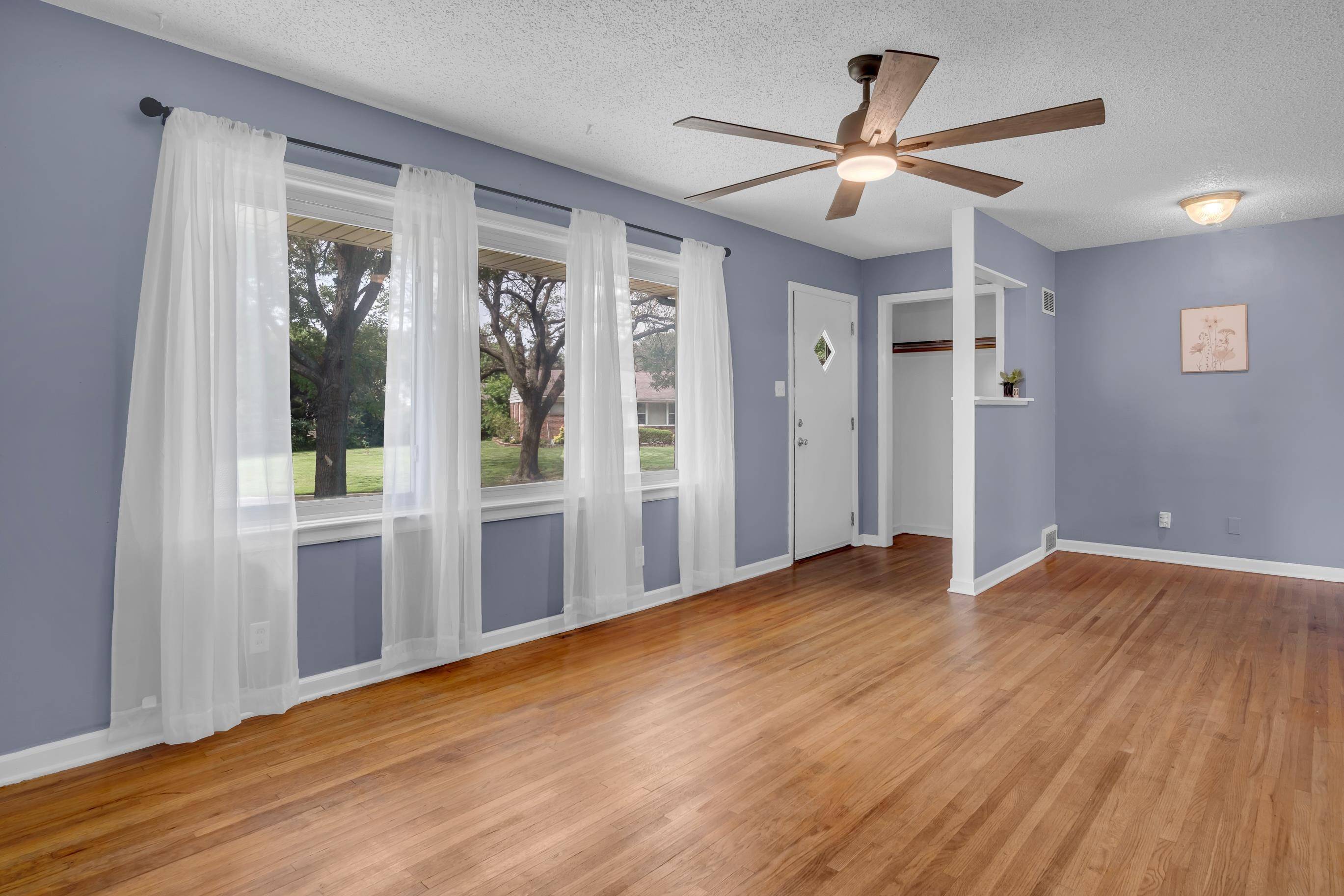 870 S Watson Ln, Wichita, KS 67207