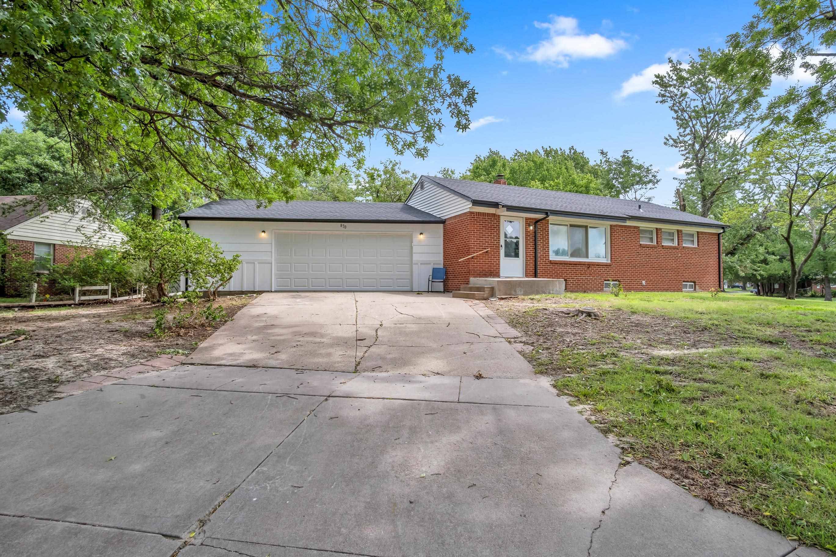 870 S Watson Ln, Wichita, KS 67207