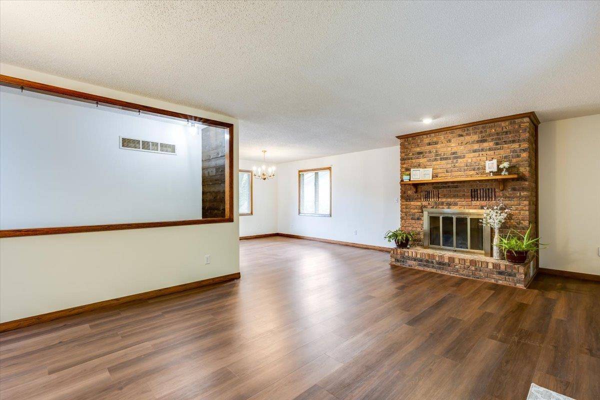 727 Crescent, Hesston, KS 67062
