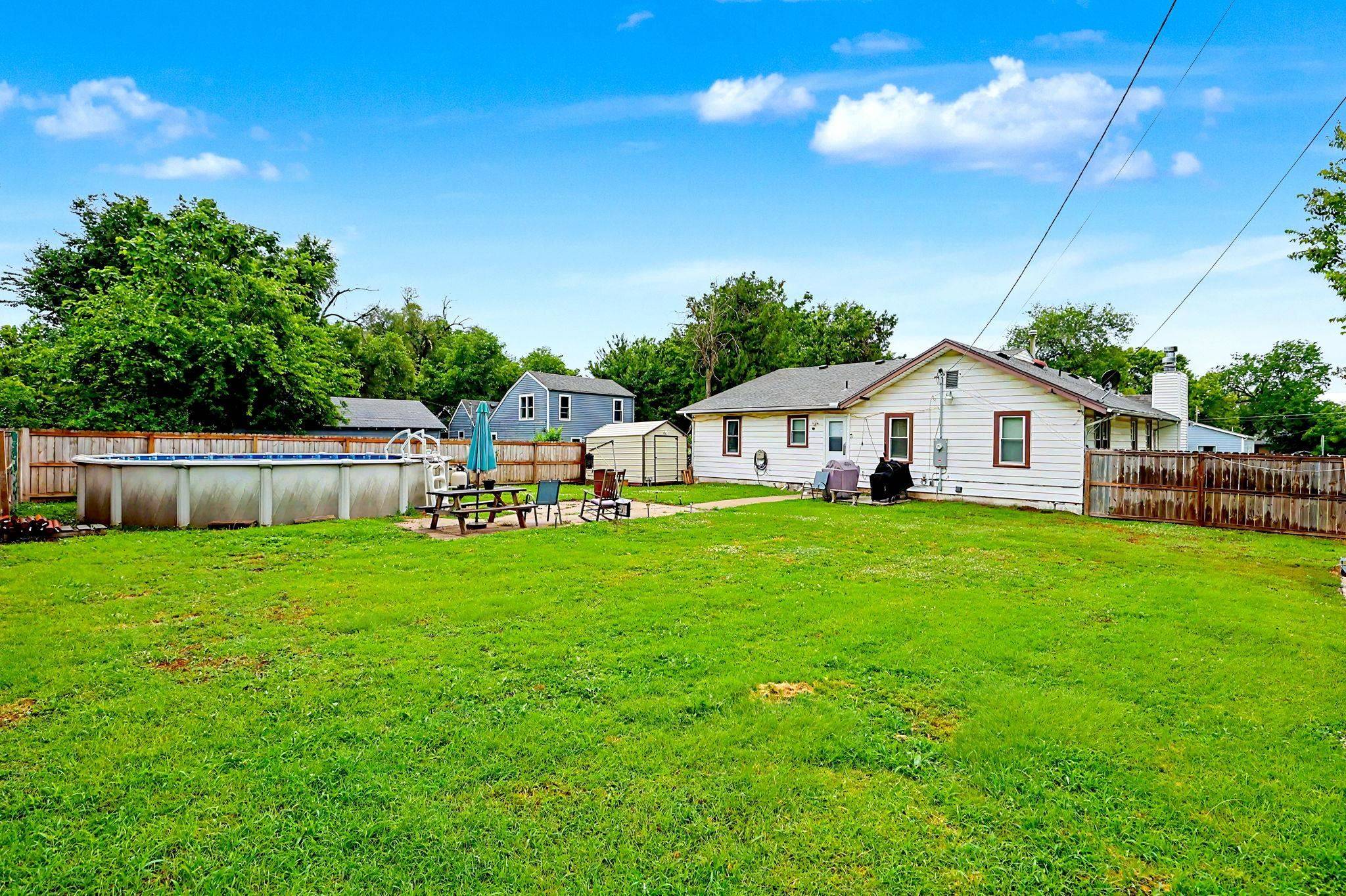 1556 N Poplar, Wichita, KS 67214