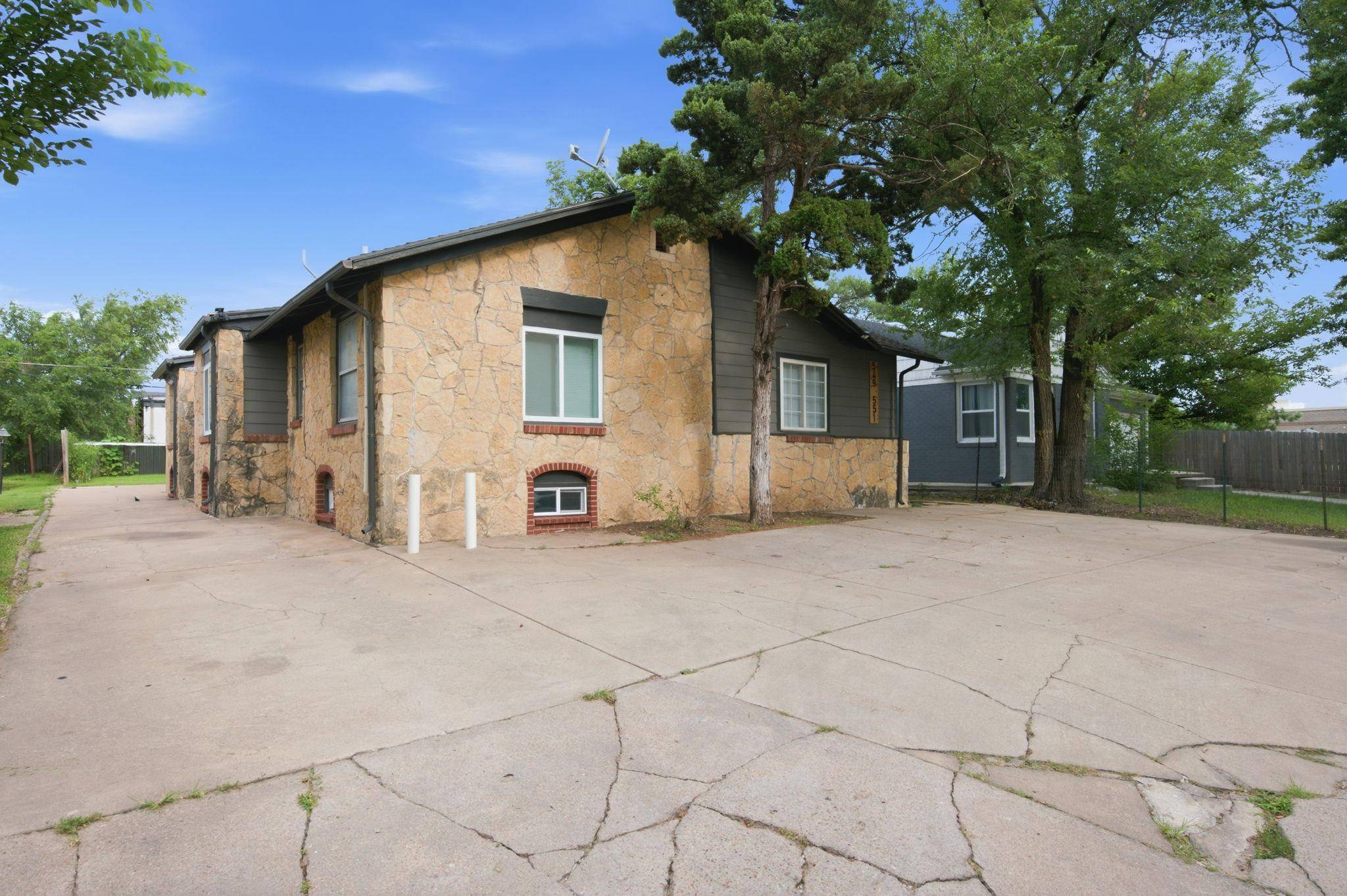 549-551 S Glendale Ave, Wichita, KS 67218