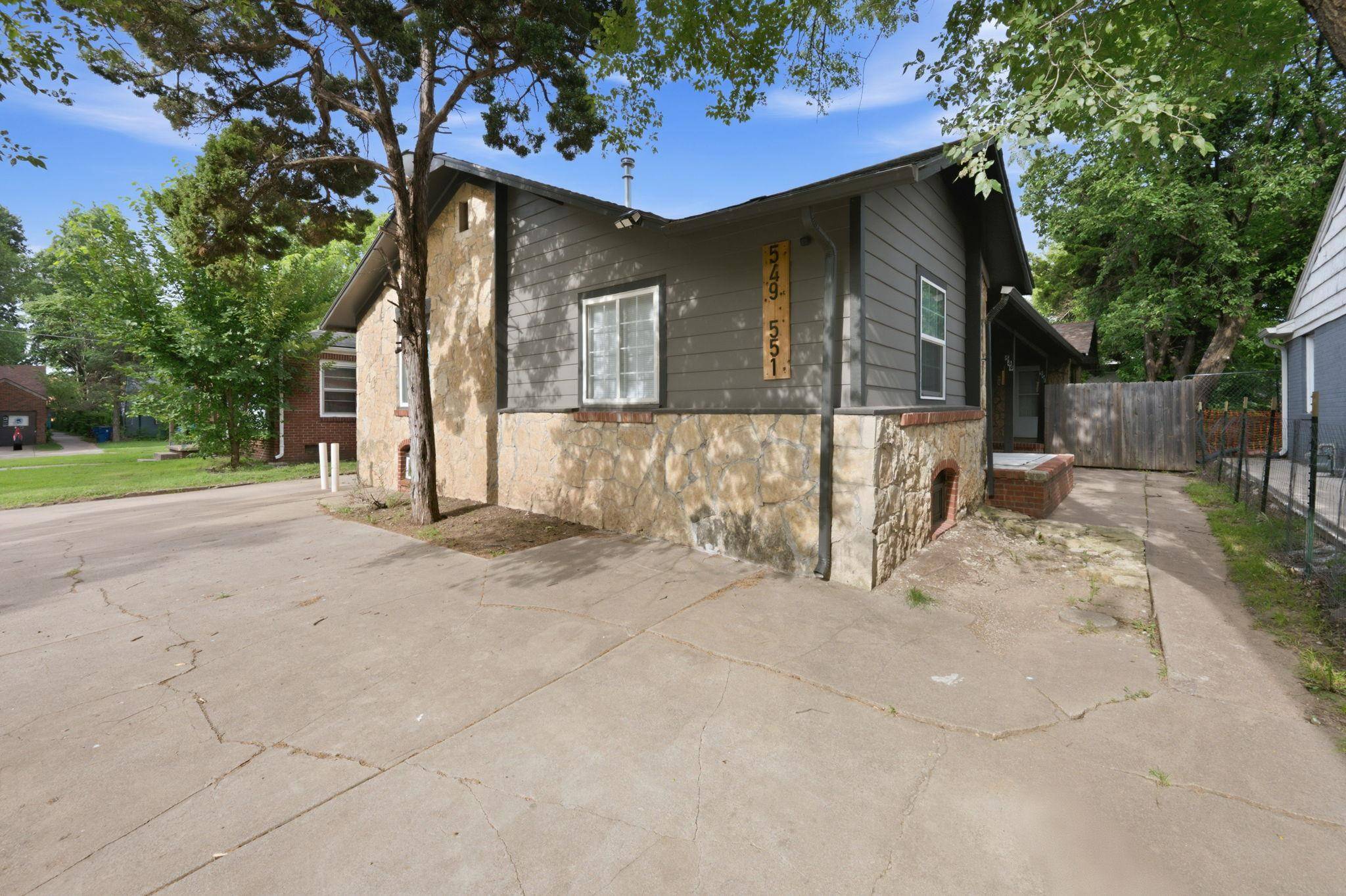 549-551 S Glendale Ave, Wichita, KS 67218
