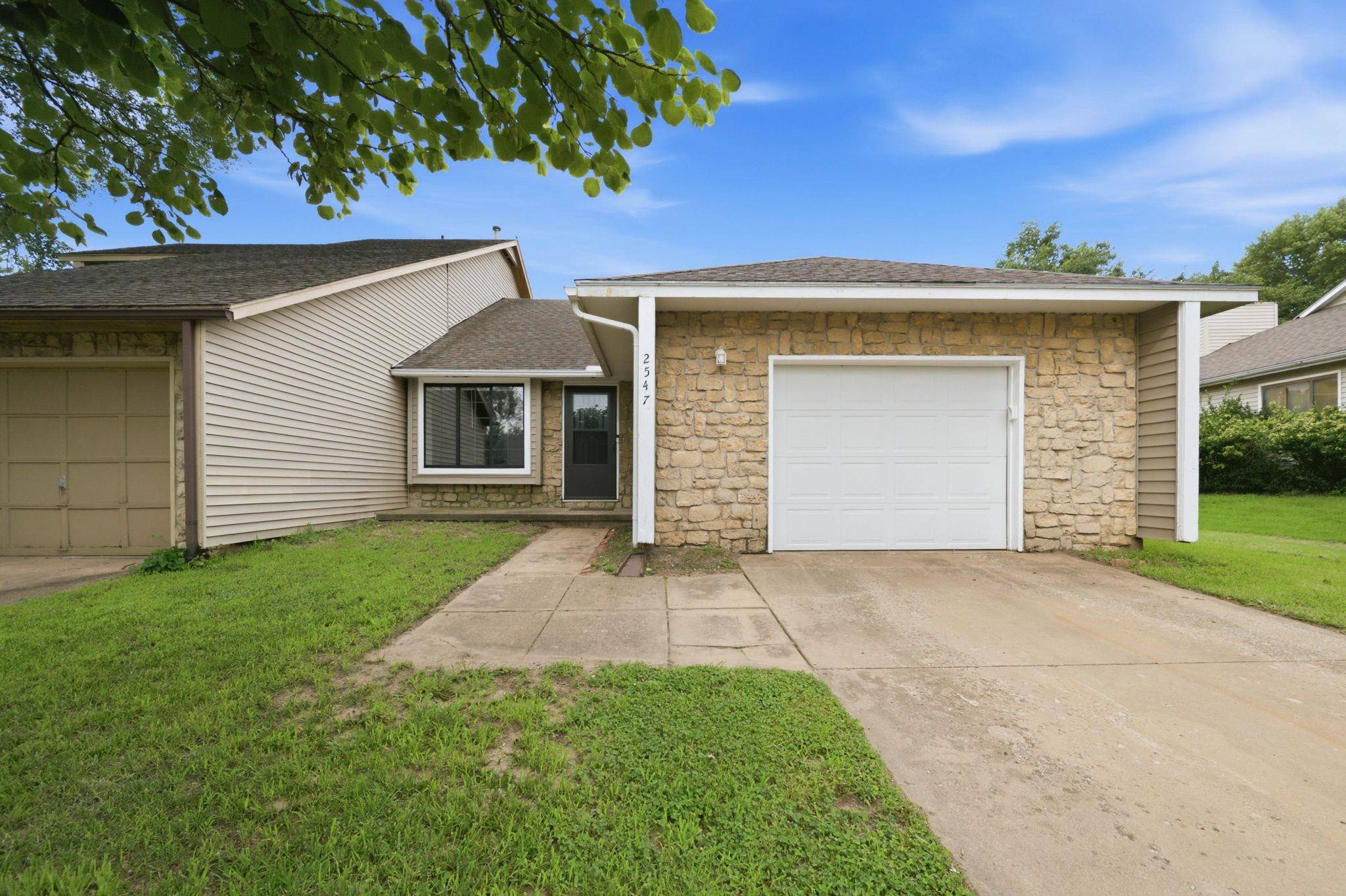 2547 S Yellowstone Ct, Wichita, KS 67215