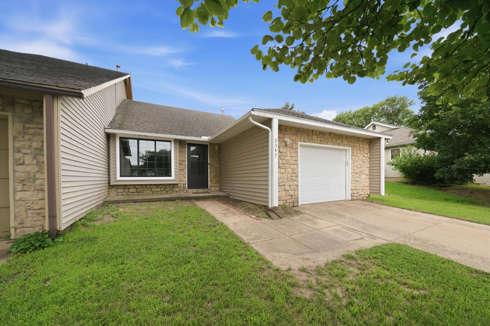 2547 S Yellowstone Ct, Wichita, KS 67215