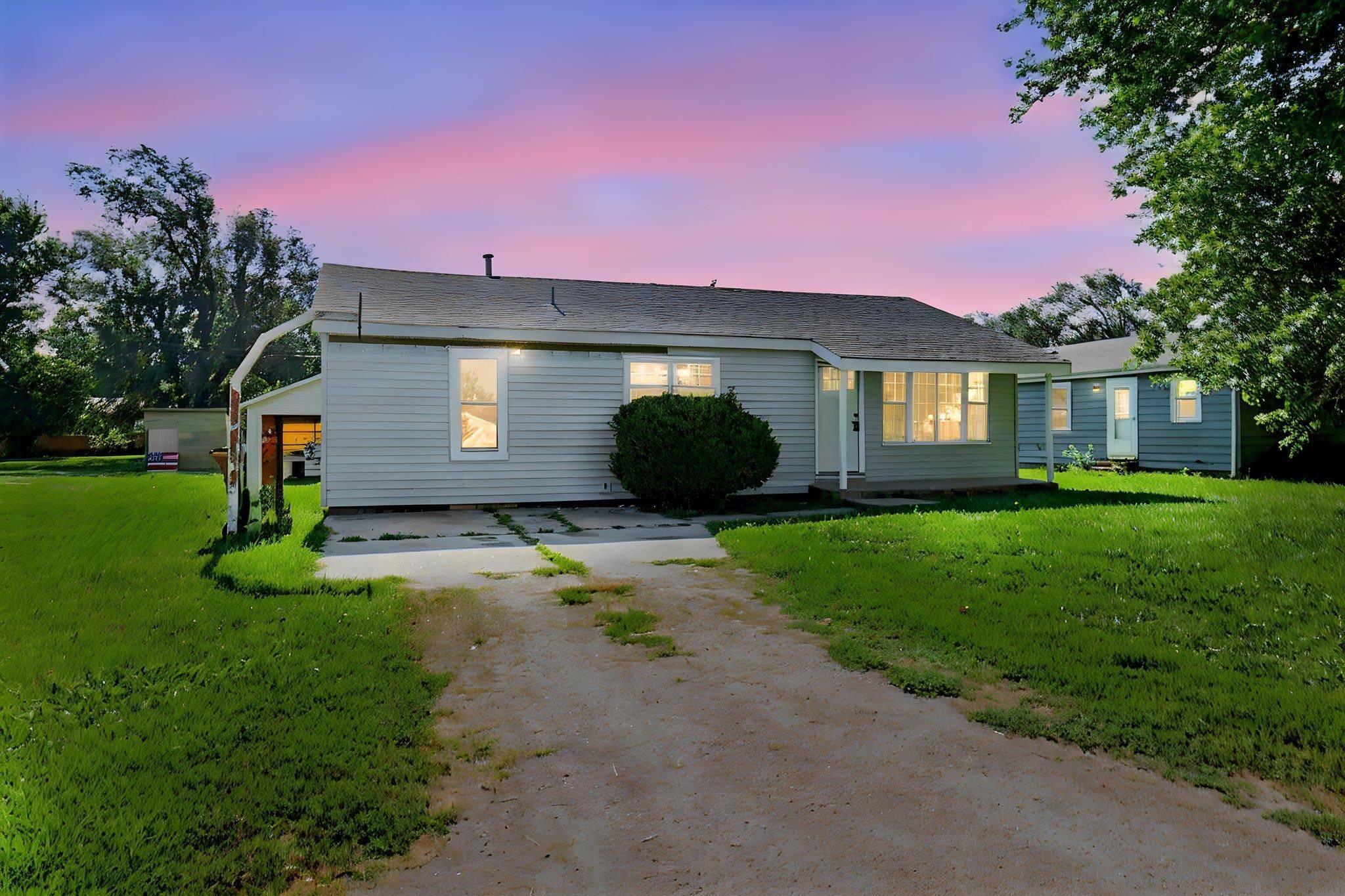 104 N Jackson Ave, Sedgwick, KS 67135